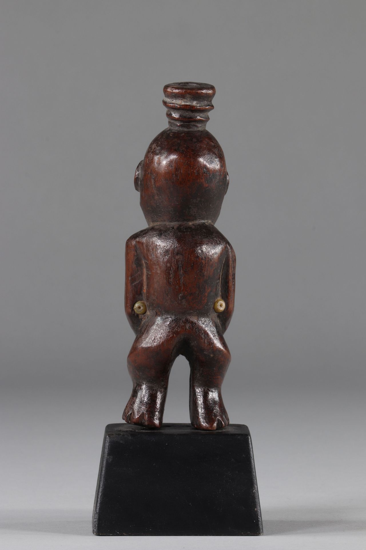 Kusu, DRC, Fetish representing wisdom, wood, glass beads, old patina of use, late 19th early 20th ce - Image 3 of 4