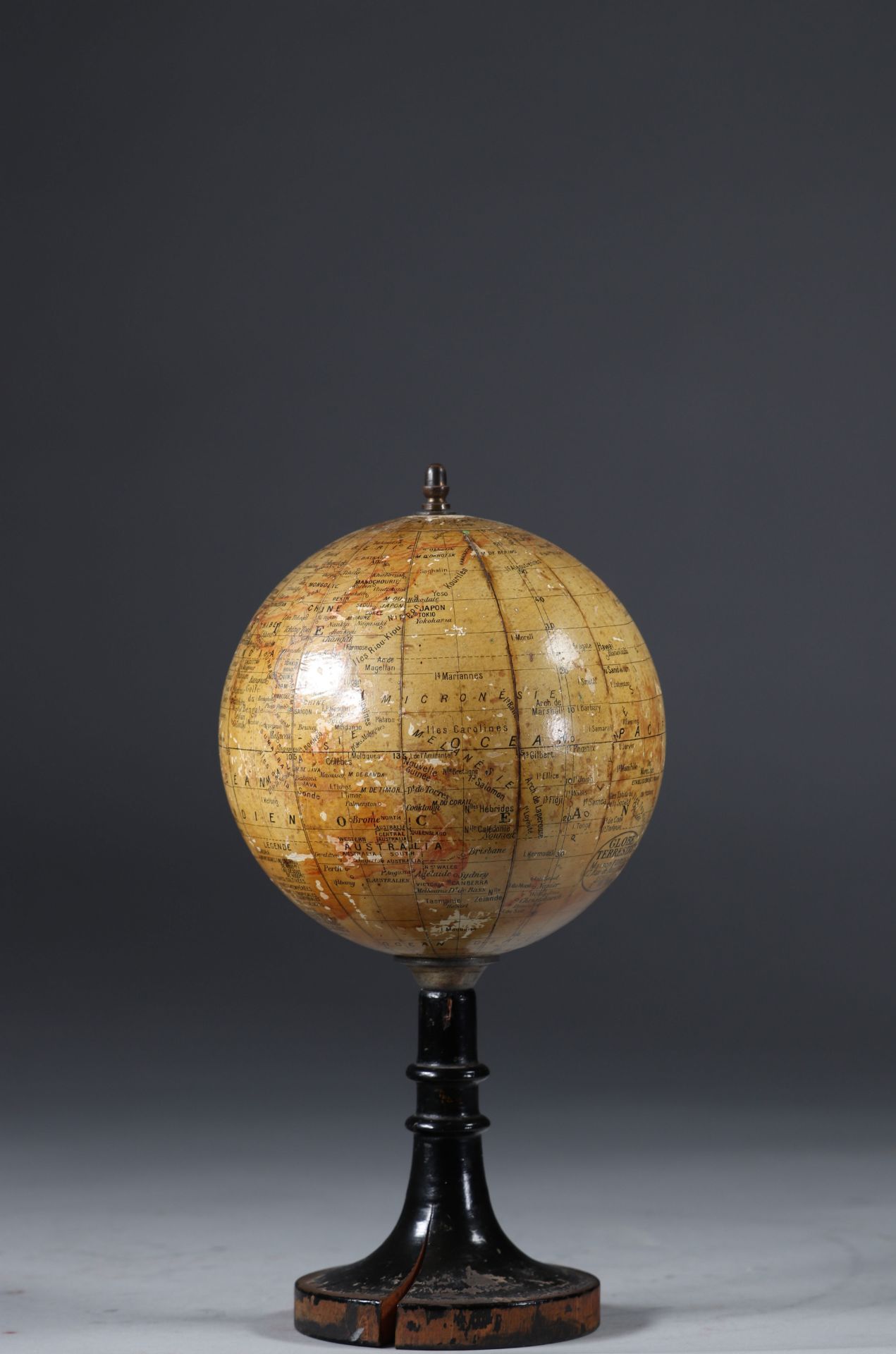 Terrestrial globe of the Maison Forest in Paris, Napoleon III period - Image 2 of 3