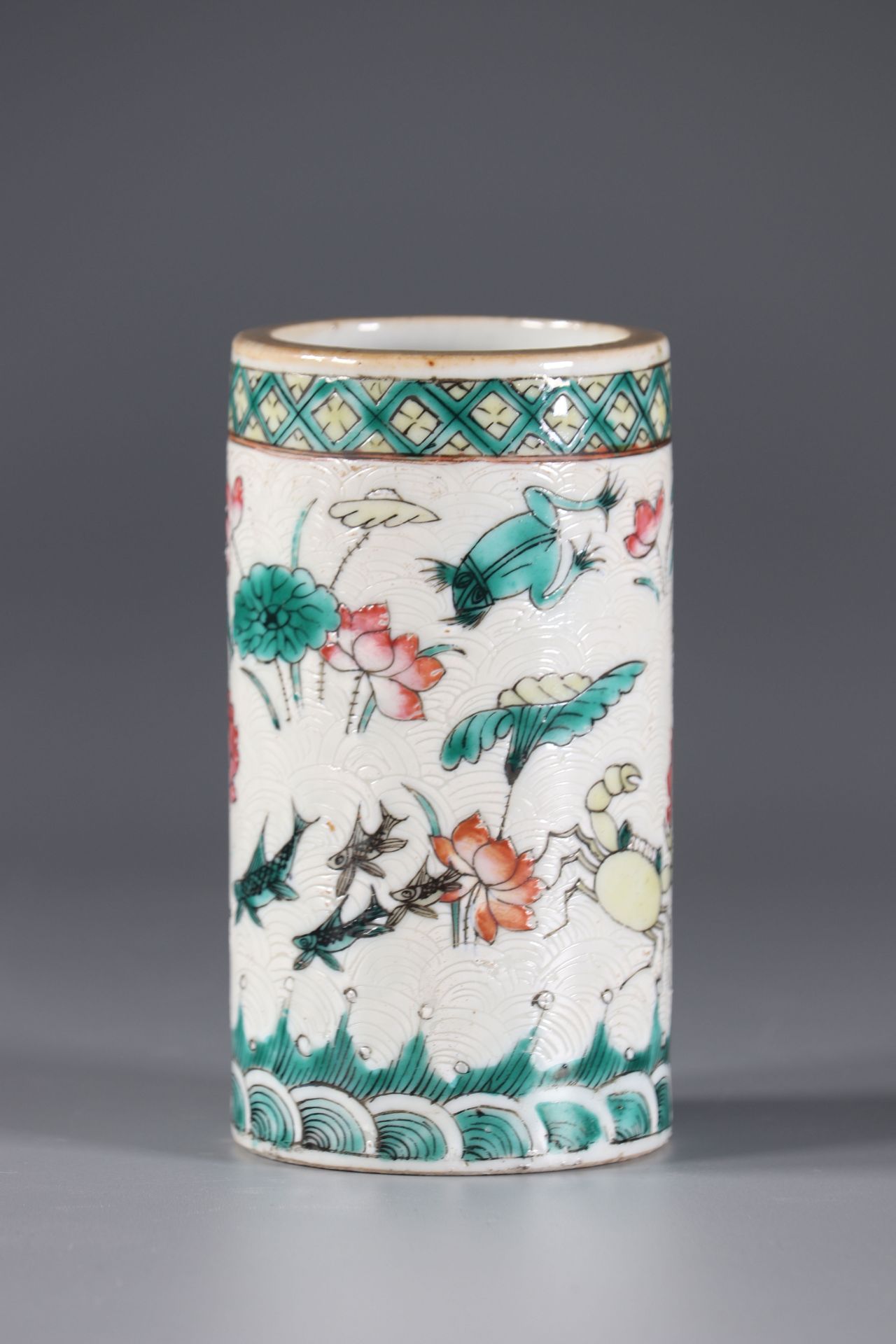 Graffiti porcelain brush holder. 19th century China. - Image 3 of 6