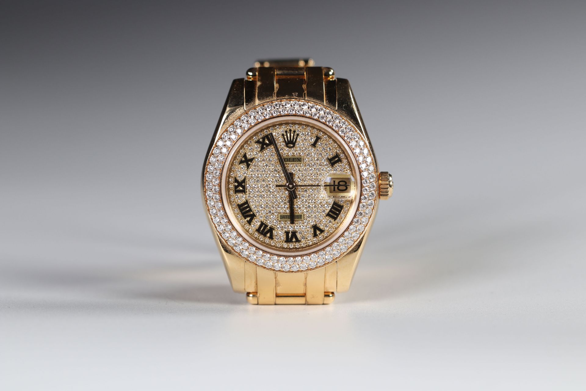 ROLEX Lady DateJust Magnificent ROLEX lady's watch, case and bracelet all 18K yellow gold, bezel set