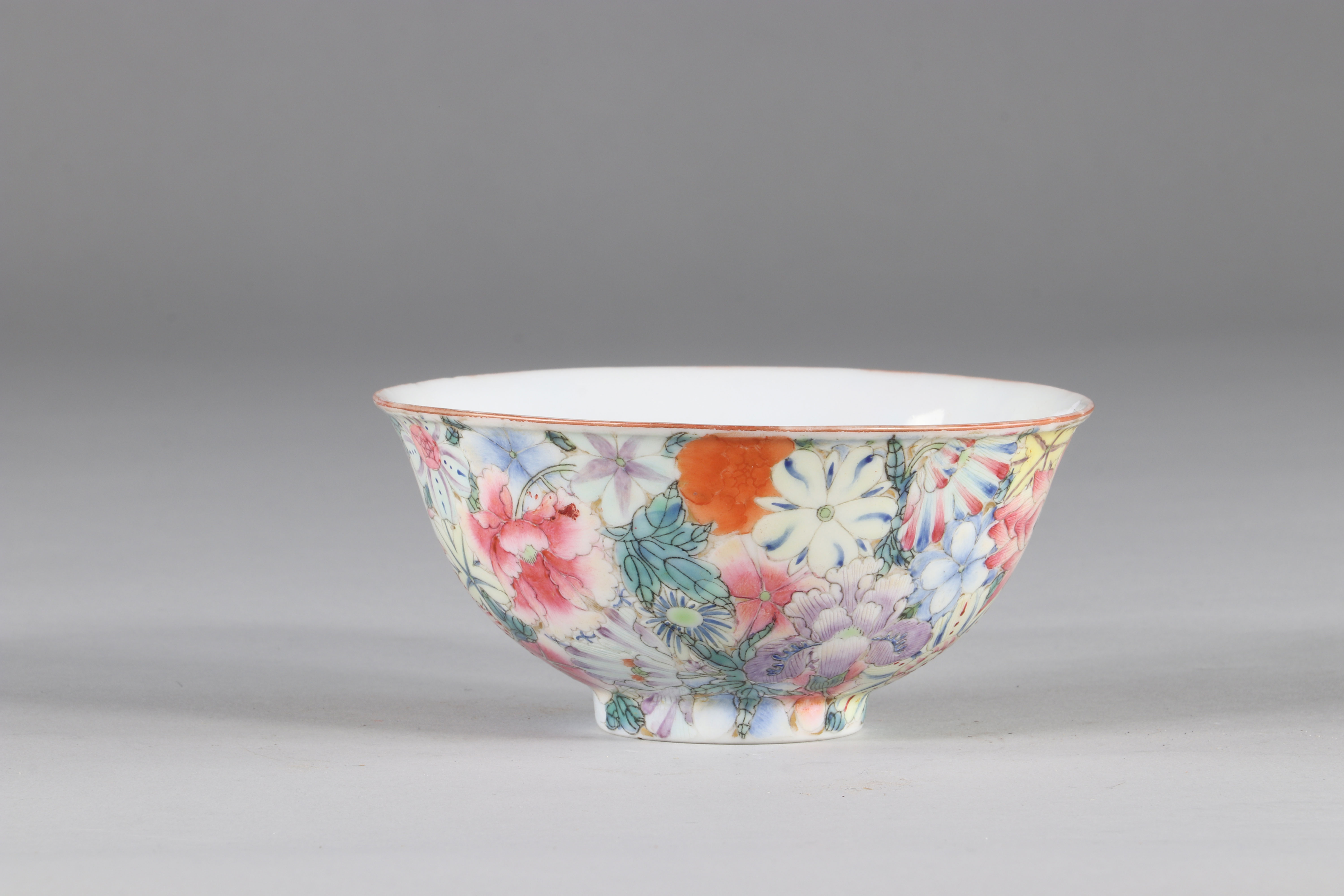 Thousand flowers porcelain bowl, Qianlong brand. Nineteenth China. - Image 3 of 6