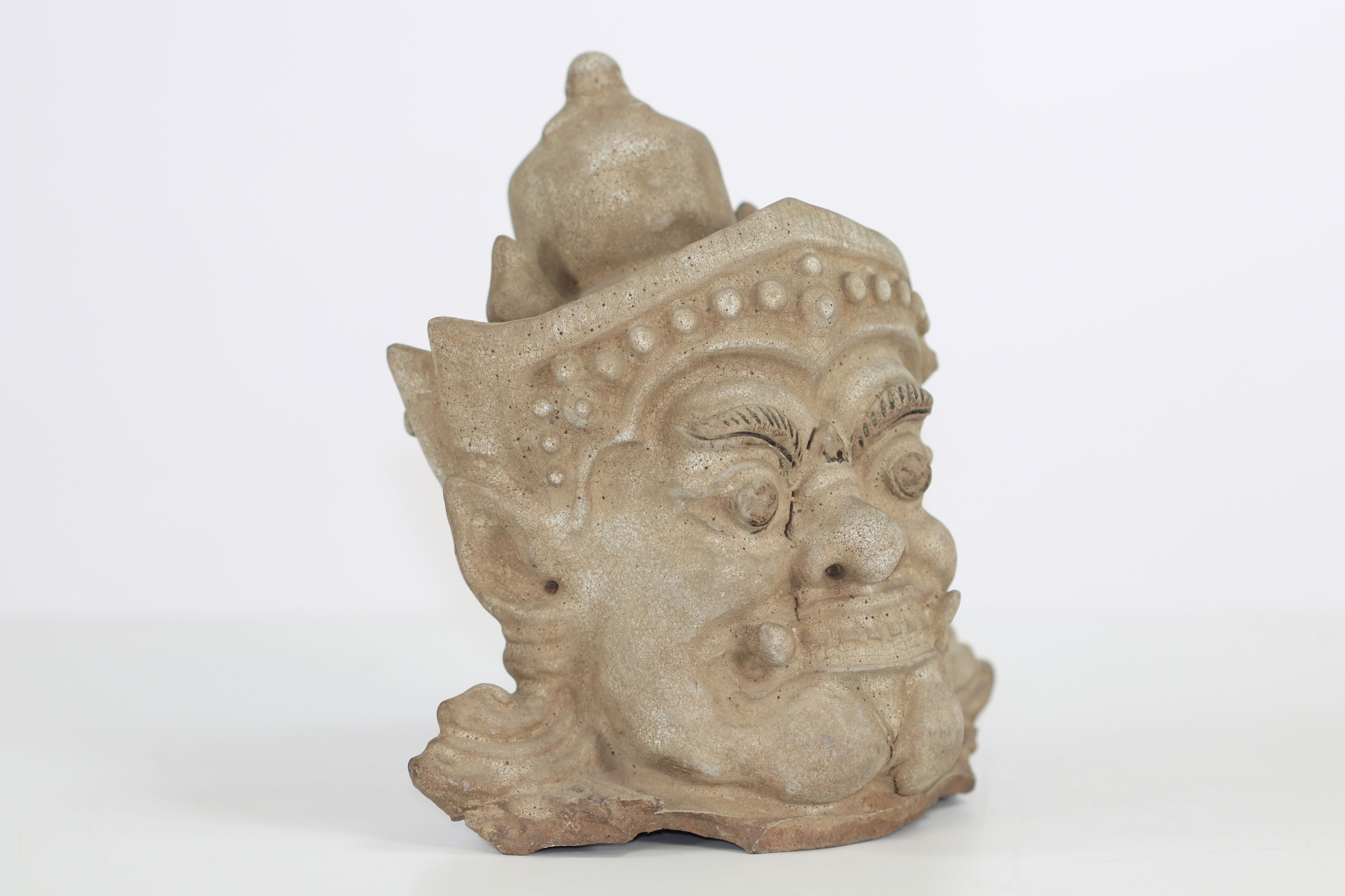 Ceramic head of guardian Yaksha - Sawan Khalok -17th century - Thailand - Image 2 of 5