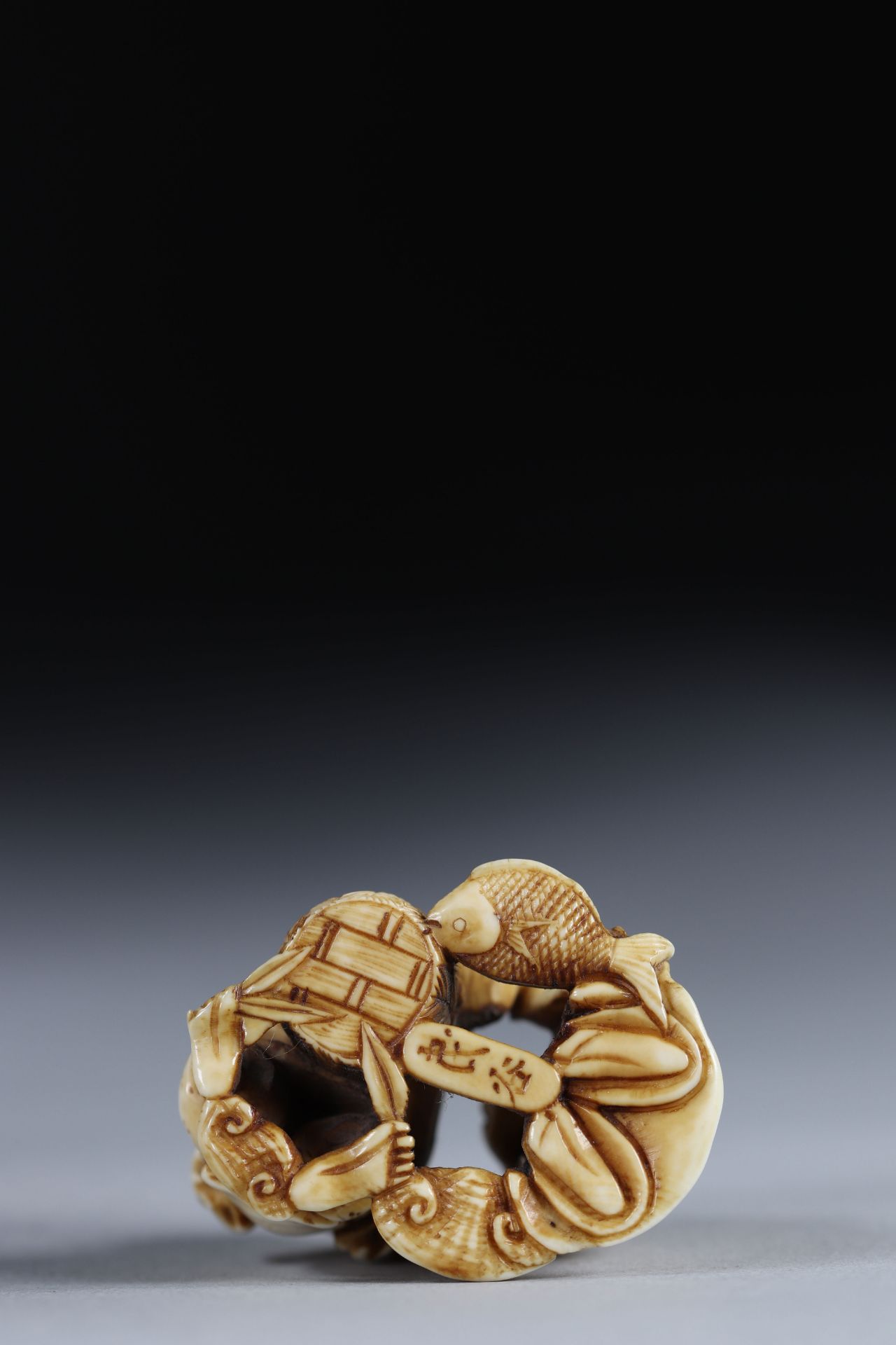 Netsuke / Okimono carved - two figures. Japan 2nd Meiji 19th - Image 4 of 4