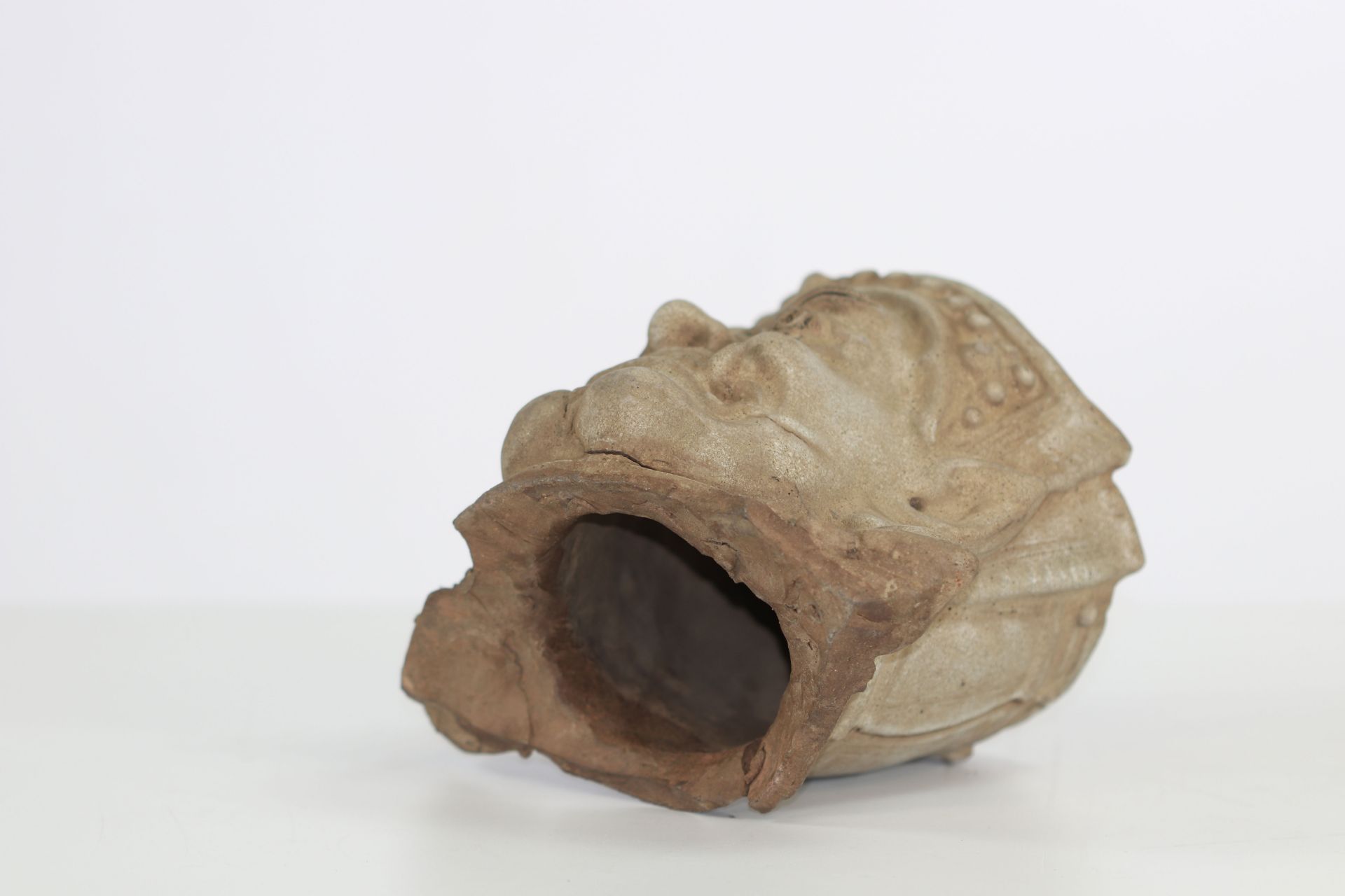 Ceramic head of guardian Yaksha - Sawan Khalok -17th century - Thailand - Image 5 of 5