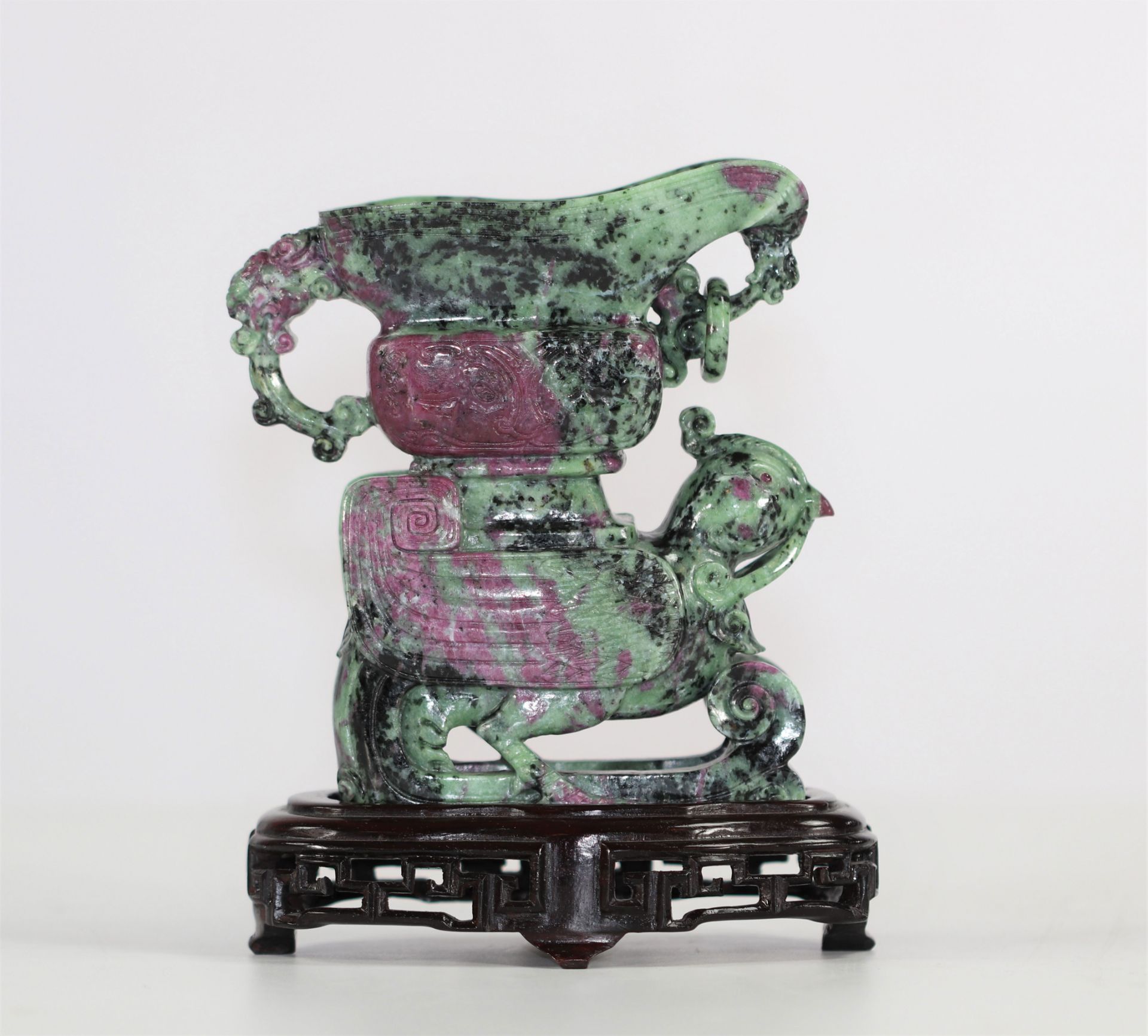 China Zoisite ruby ??sculpture of archaic style - Image 2 of 2