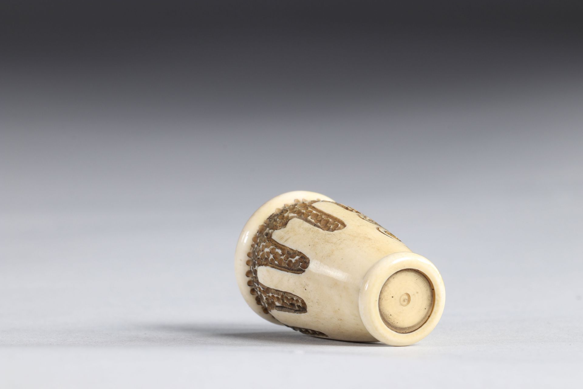 Netsuke carved - a vase with a removable snake. Japan Meiji period 19th signature - Image 5 of 5