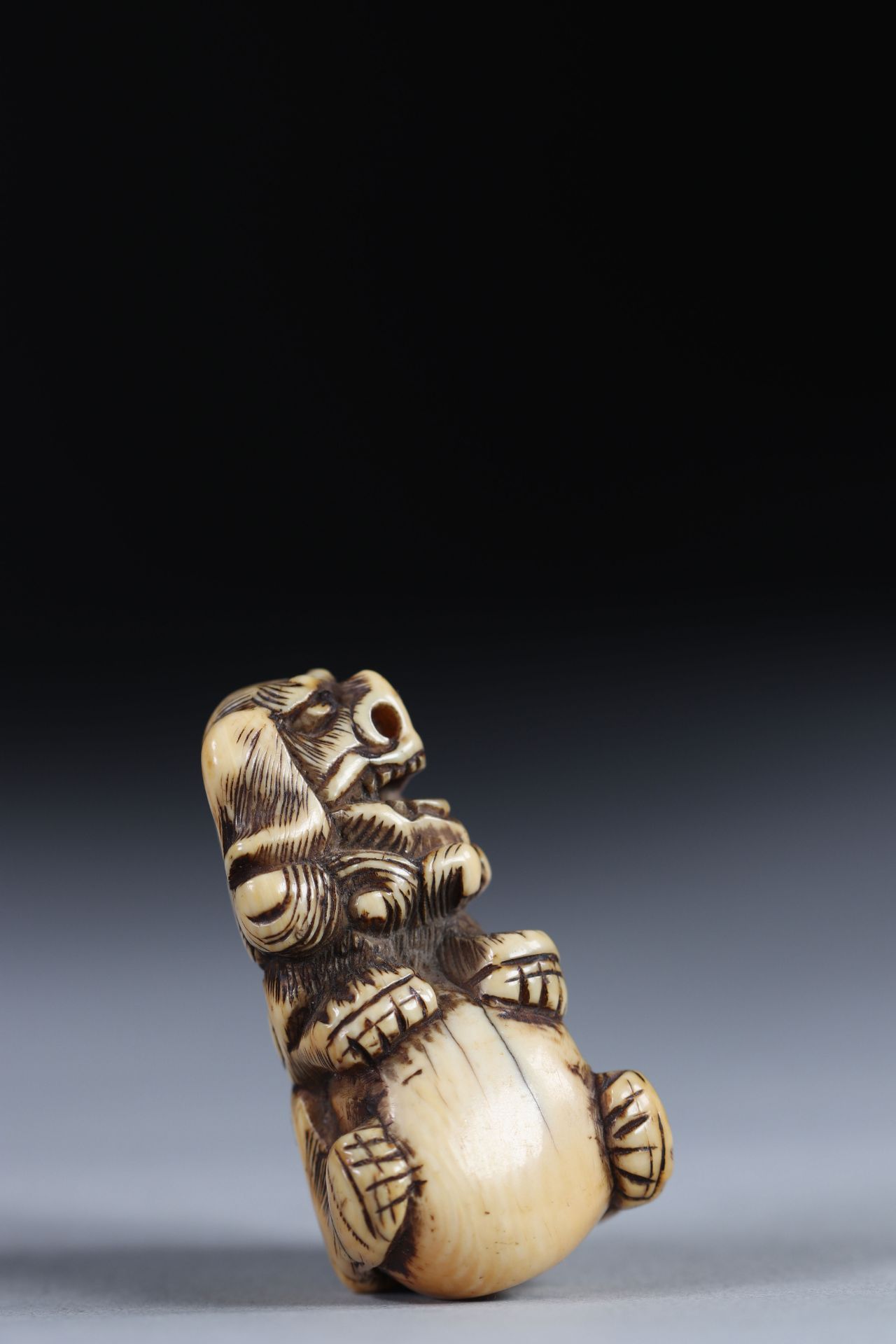 Netsuke carved - a ShiShi on a ball. Japan Edo period - Image 2 of 4