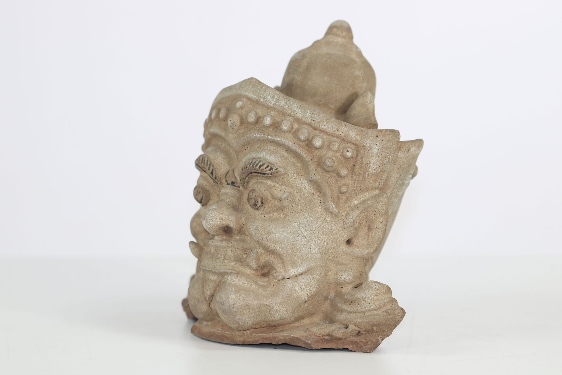 Ceramic head of guardian Yaksha - Sawan Khalok -17th century - Thailand - Image 3 of 5