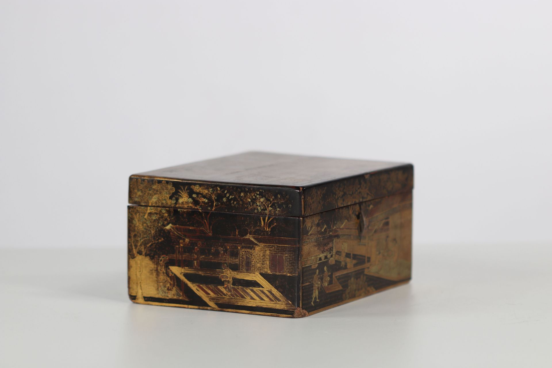 Chinese lacquer and gold box, 19th century China - Image 2 of 5