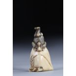 Netsuke carved - a sign bearing a fruit. Japan Edo period