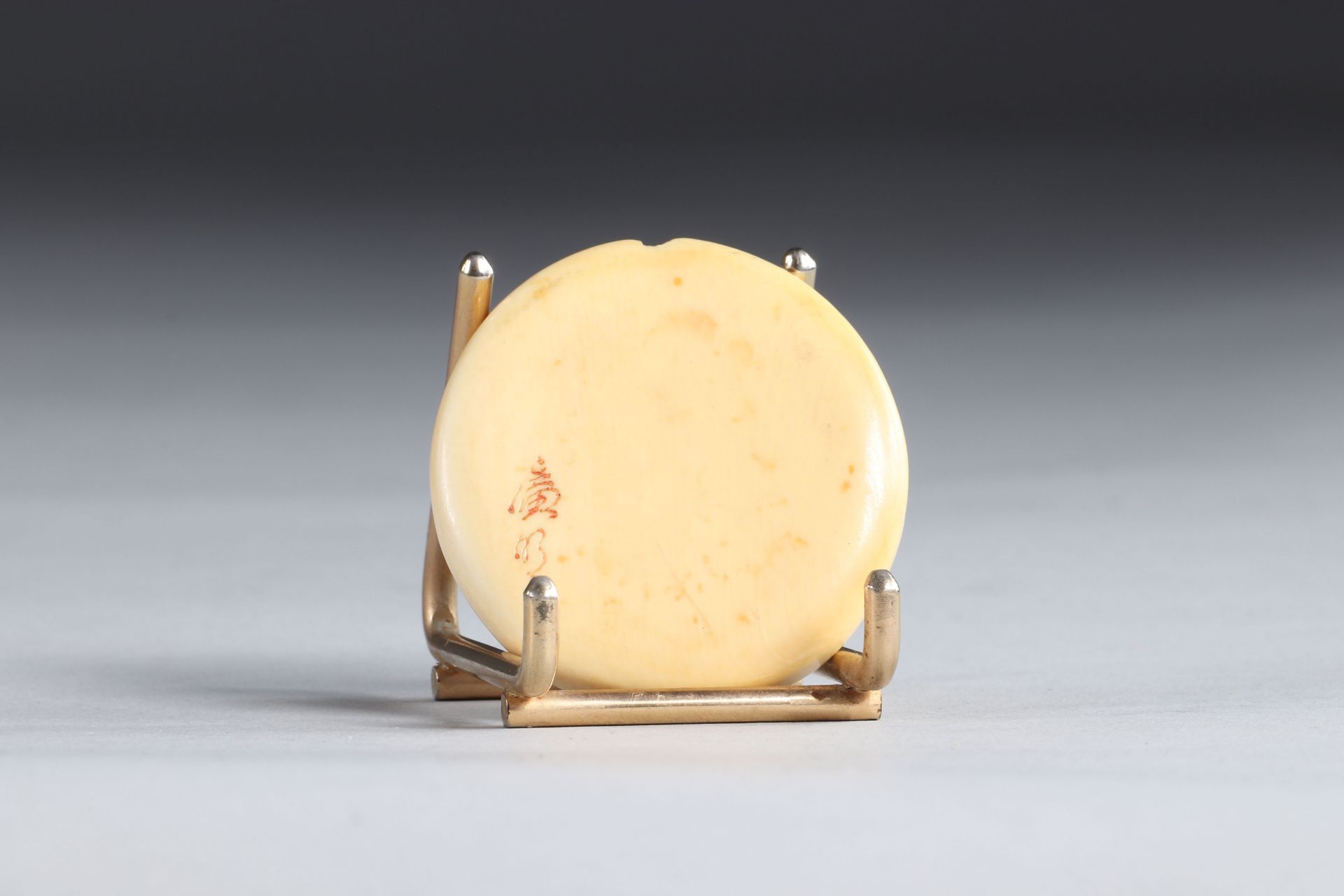 Netsuke Manju circular carved - a horse. Japan Meiji 19th century - Image 2 of 3