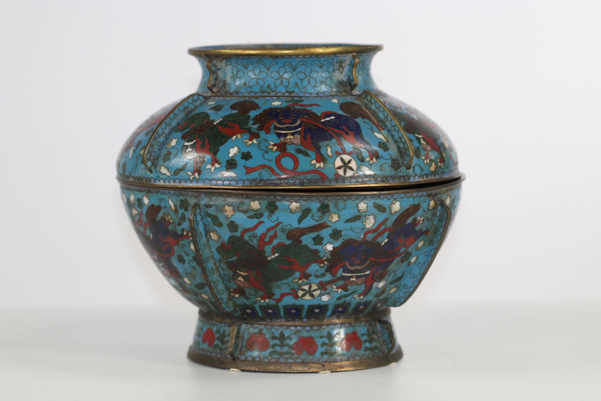 China covered cloisonne bronze pot with lion decoration - Image 2 of 6