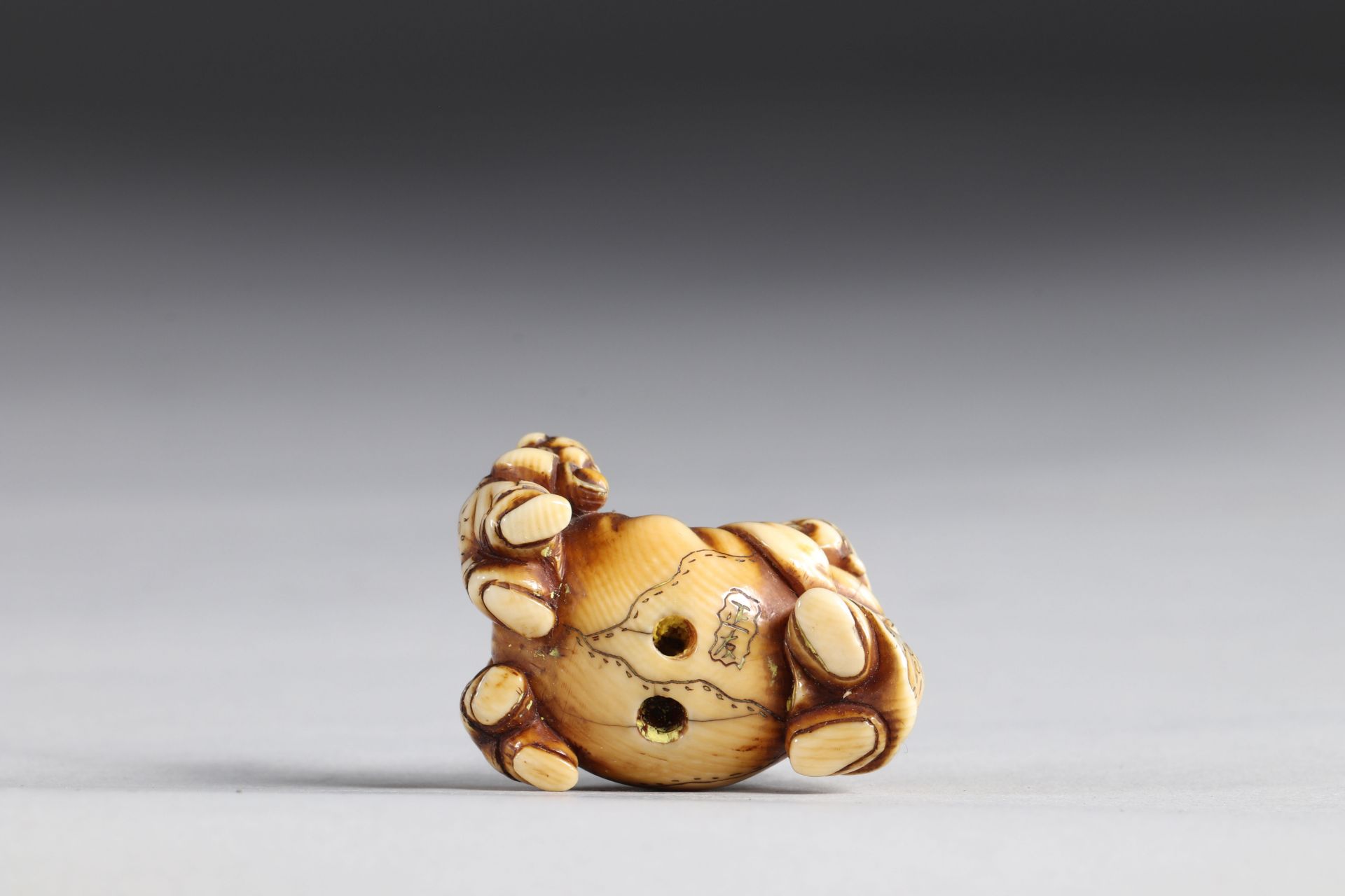 Netsuke carved character. Japan Edo period signature - Image 5 of 5