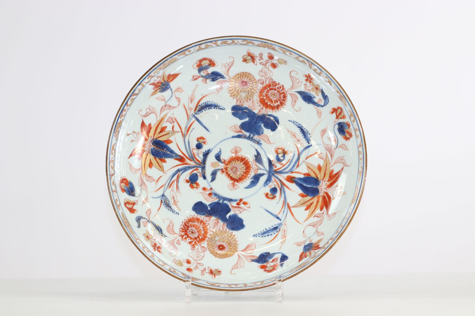 China plate decorated with Imari flowers 18th brand under the piece