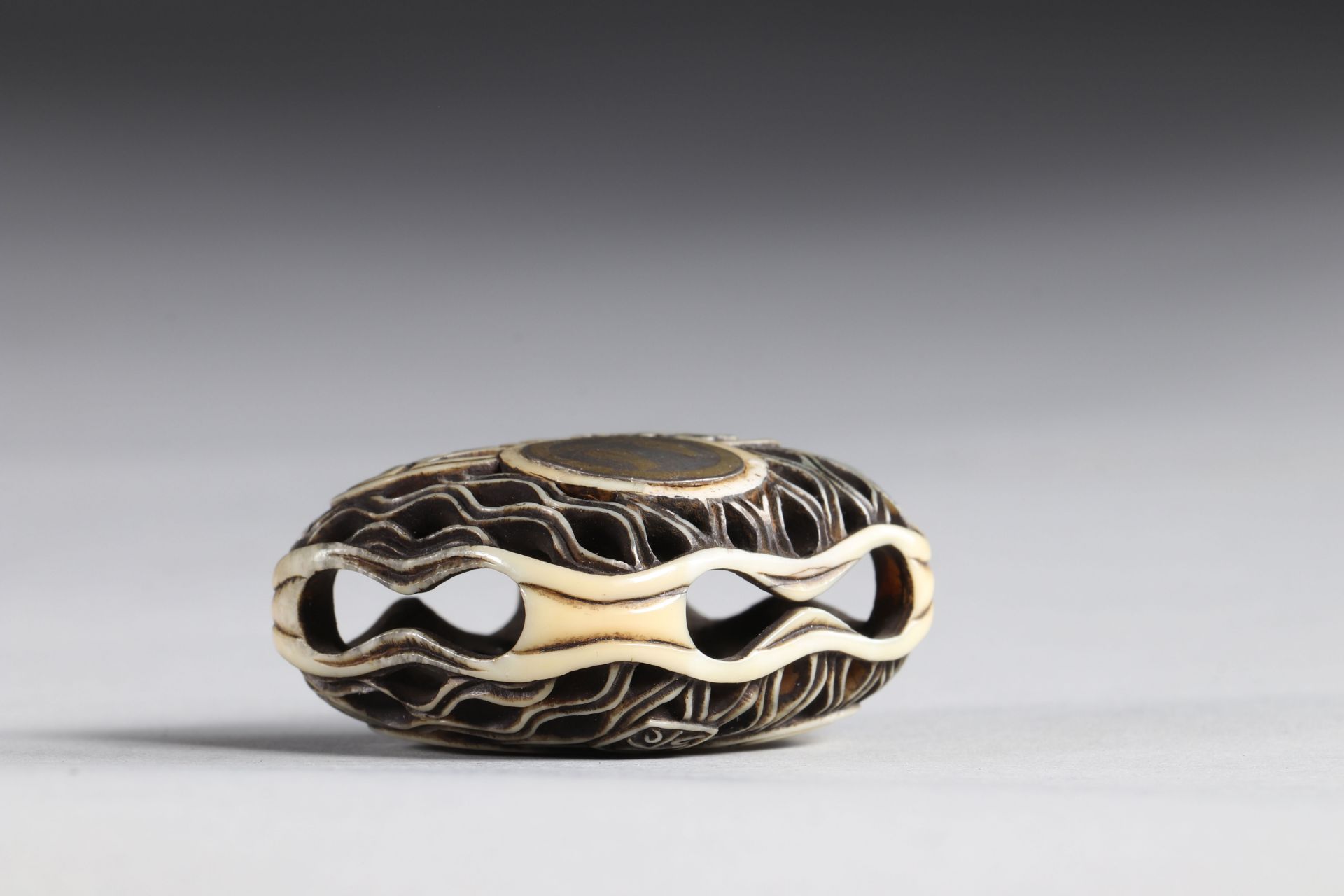 Netsuke Manju carved - a fine openwork decoration. Japan Edo period - Image 4 of 4