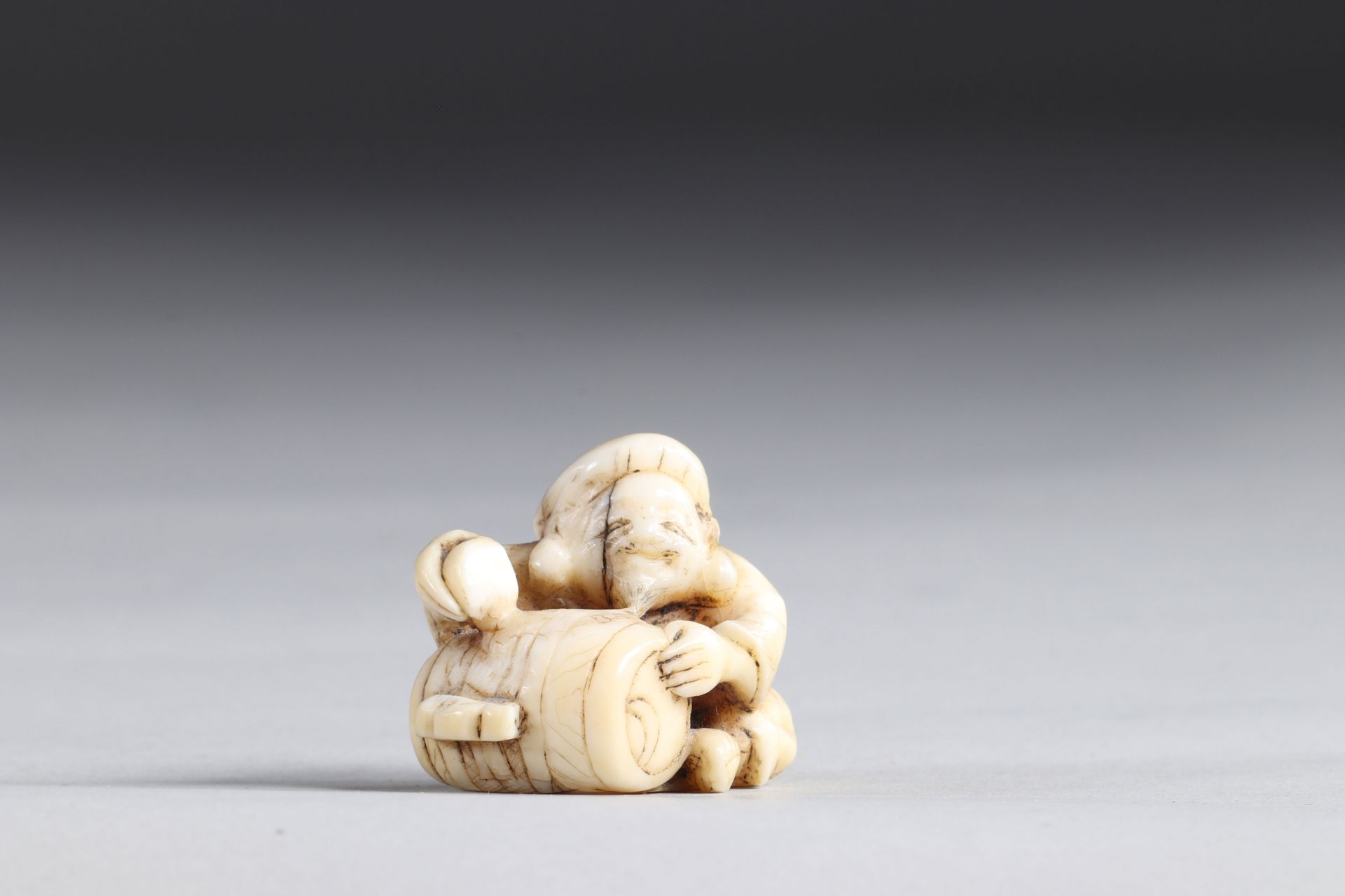 Netsuke carved - a character from a barrel. Japan Meiji 19th century