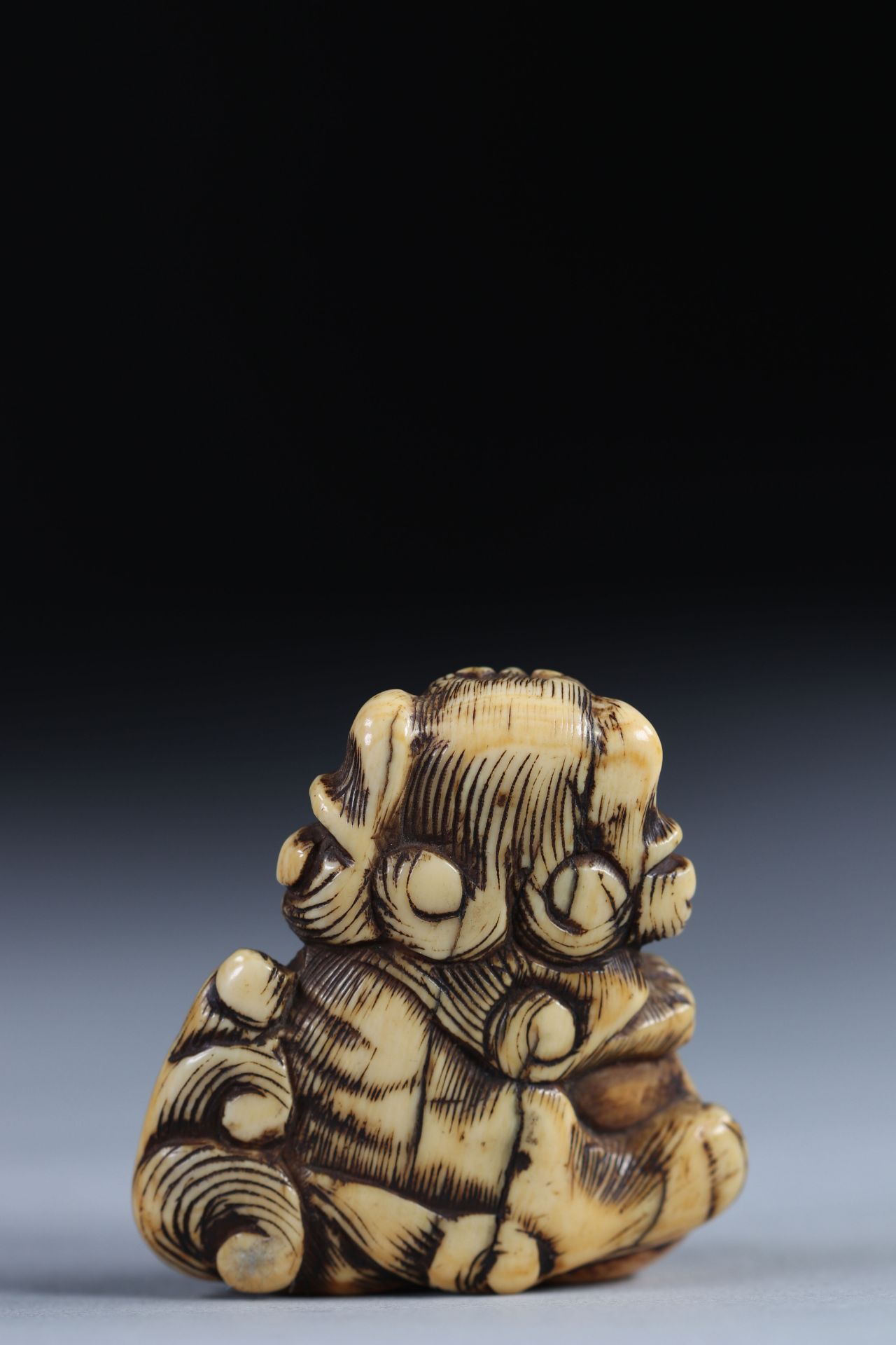 Netsuke carved - a ShiShi on a ball. Japan Edo period - Image 3 of 4