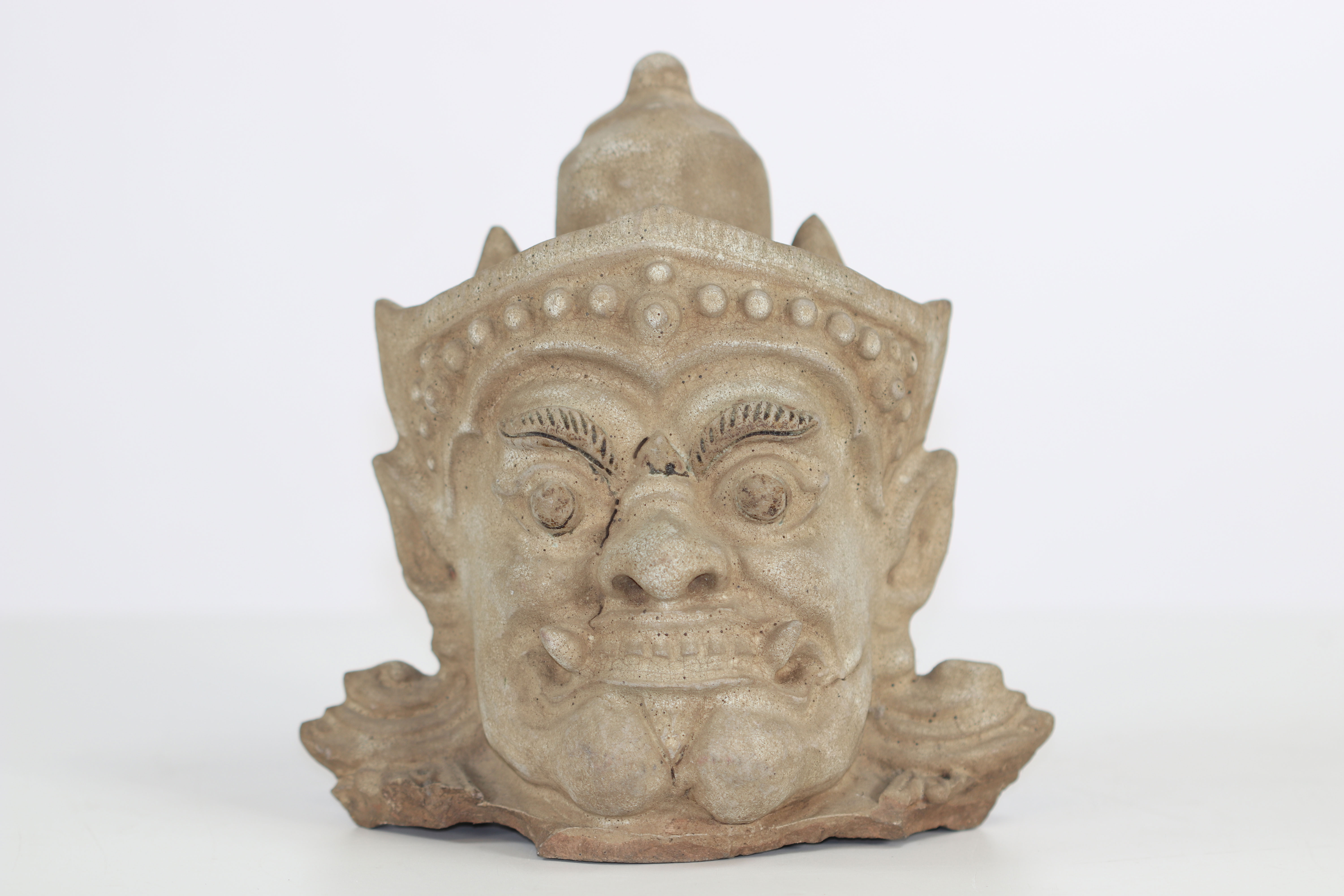 Ceramic head of guardian Yaksha - Sawan Khalok -17th century - Thailand