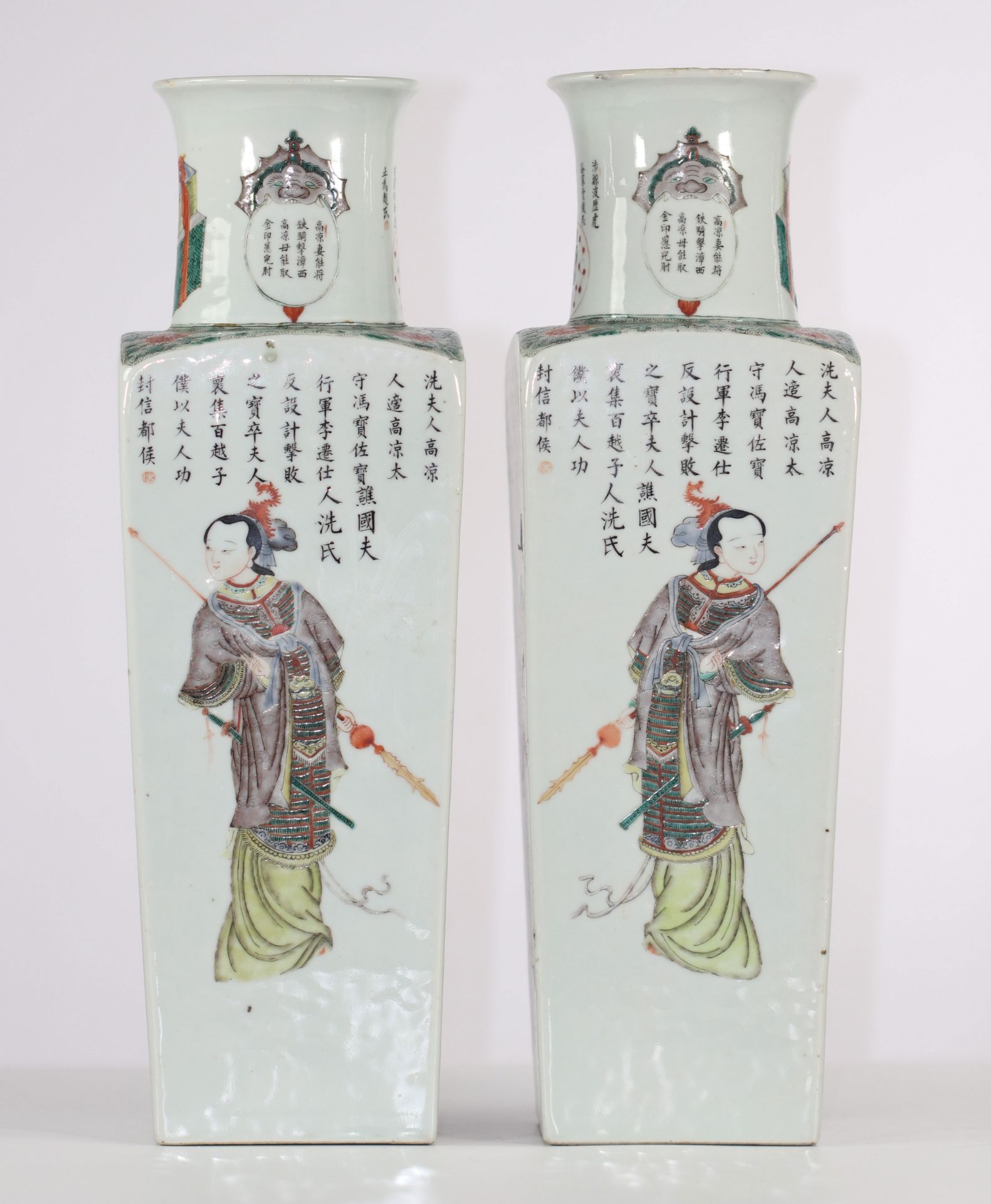 Pair of quadrangular porcelain vases, Wu Shang Pu decor, 19th century China. - Image 4 of 6
