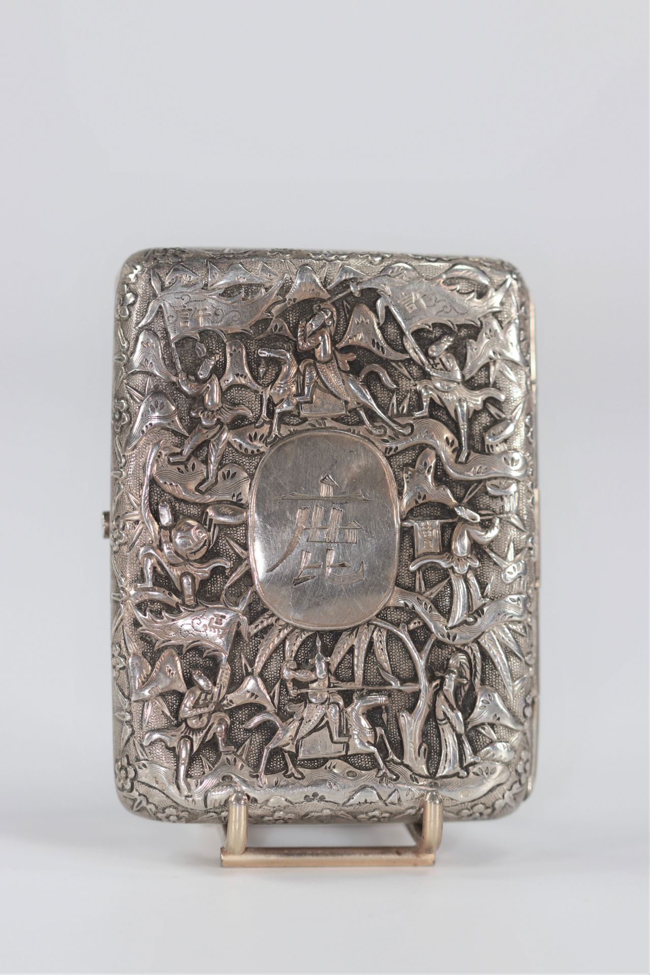 China silver box decorated with characters circa 1900 - Image 2 of 4