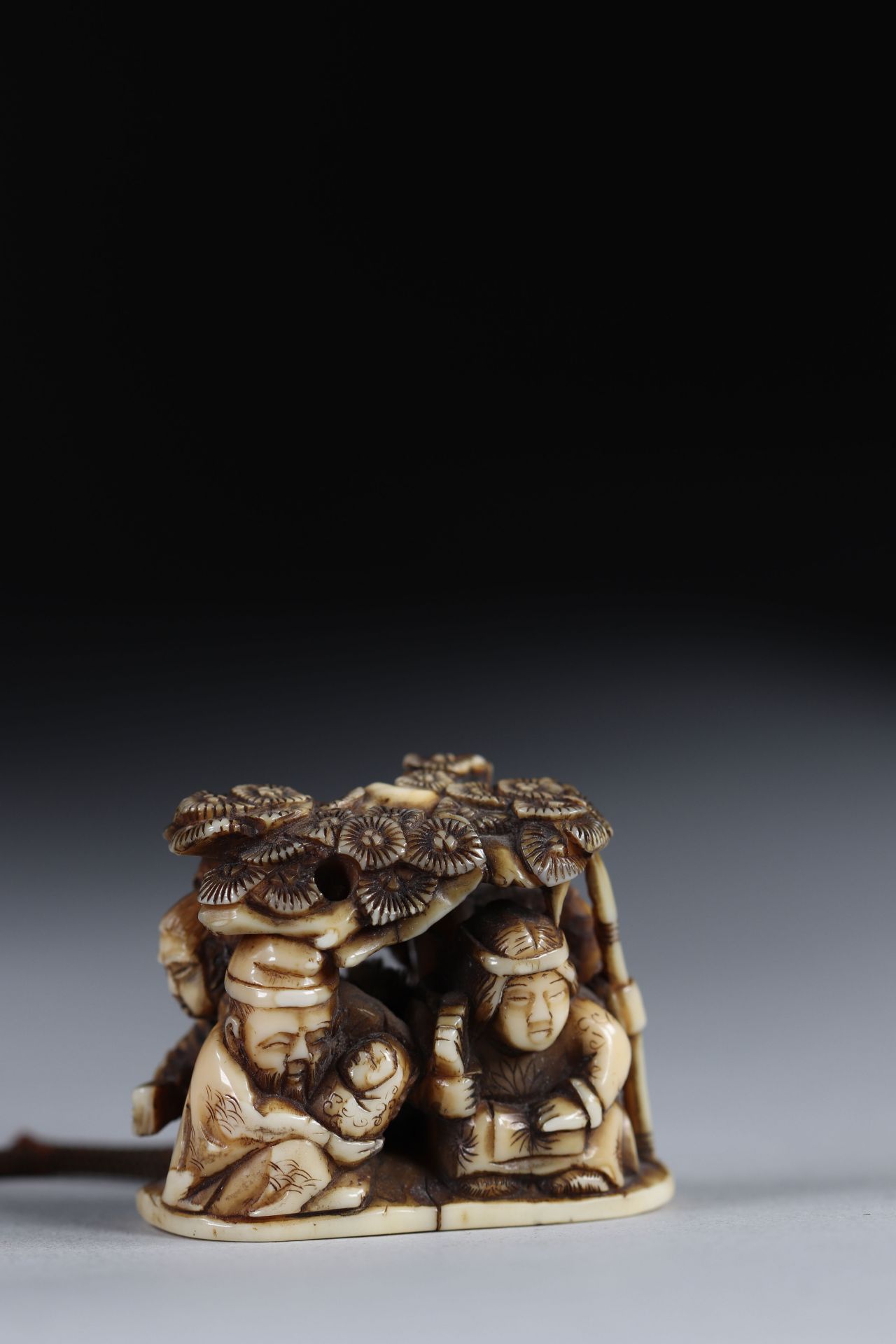 Netsuke carved - figures under a tree. Japan Meiji 19th century