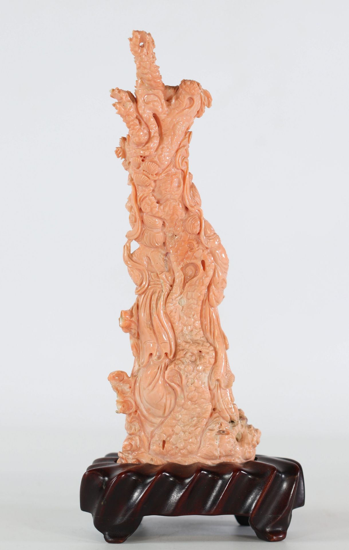 China important coral group carved with figures circa 1900 - Image 2 of 2