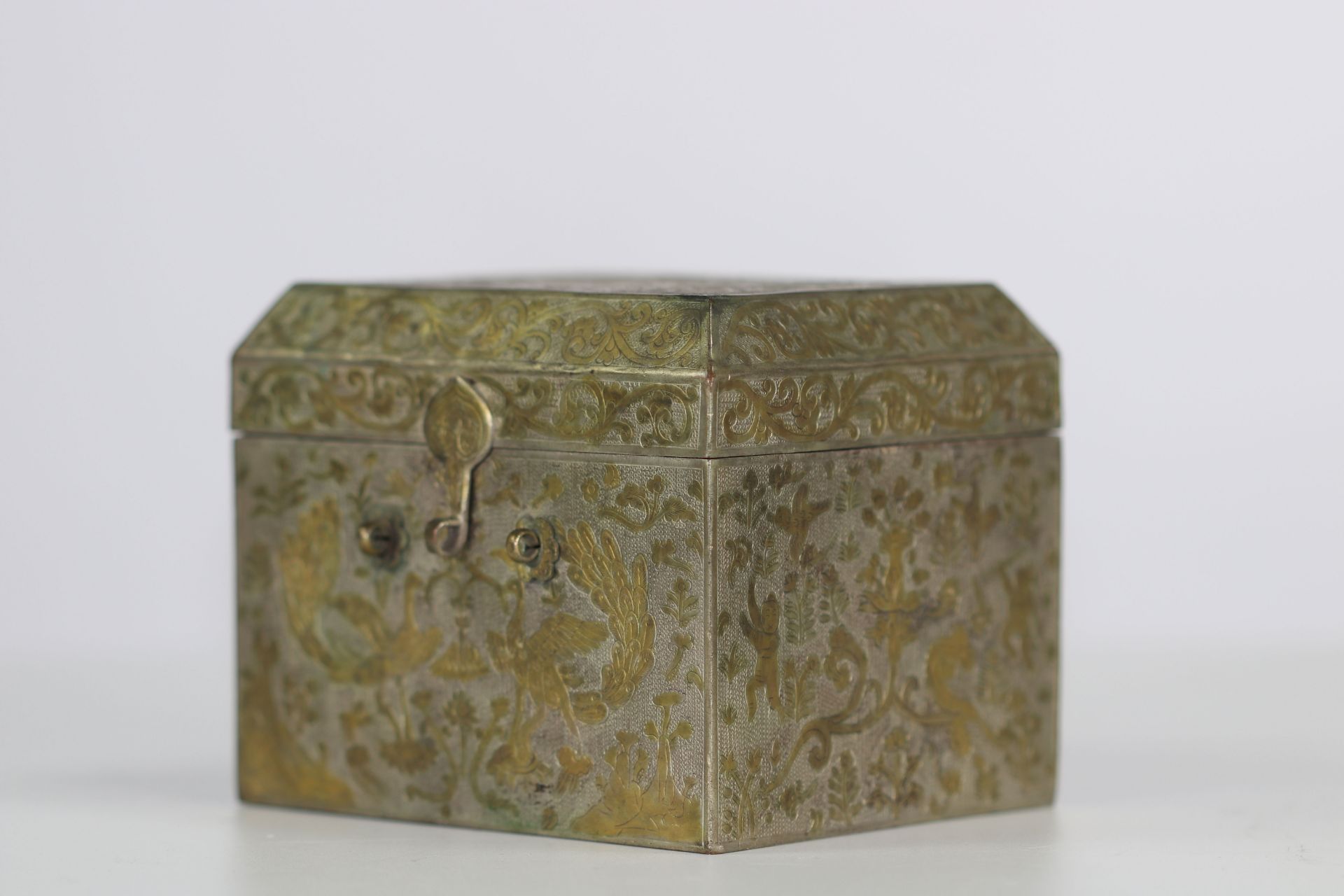 Engraved and gilded metal box, India XIXth - Image 4 of 4