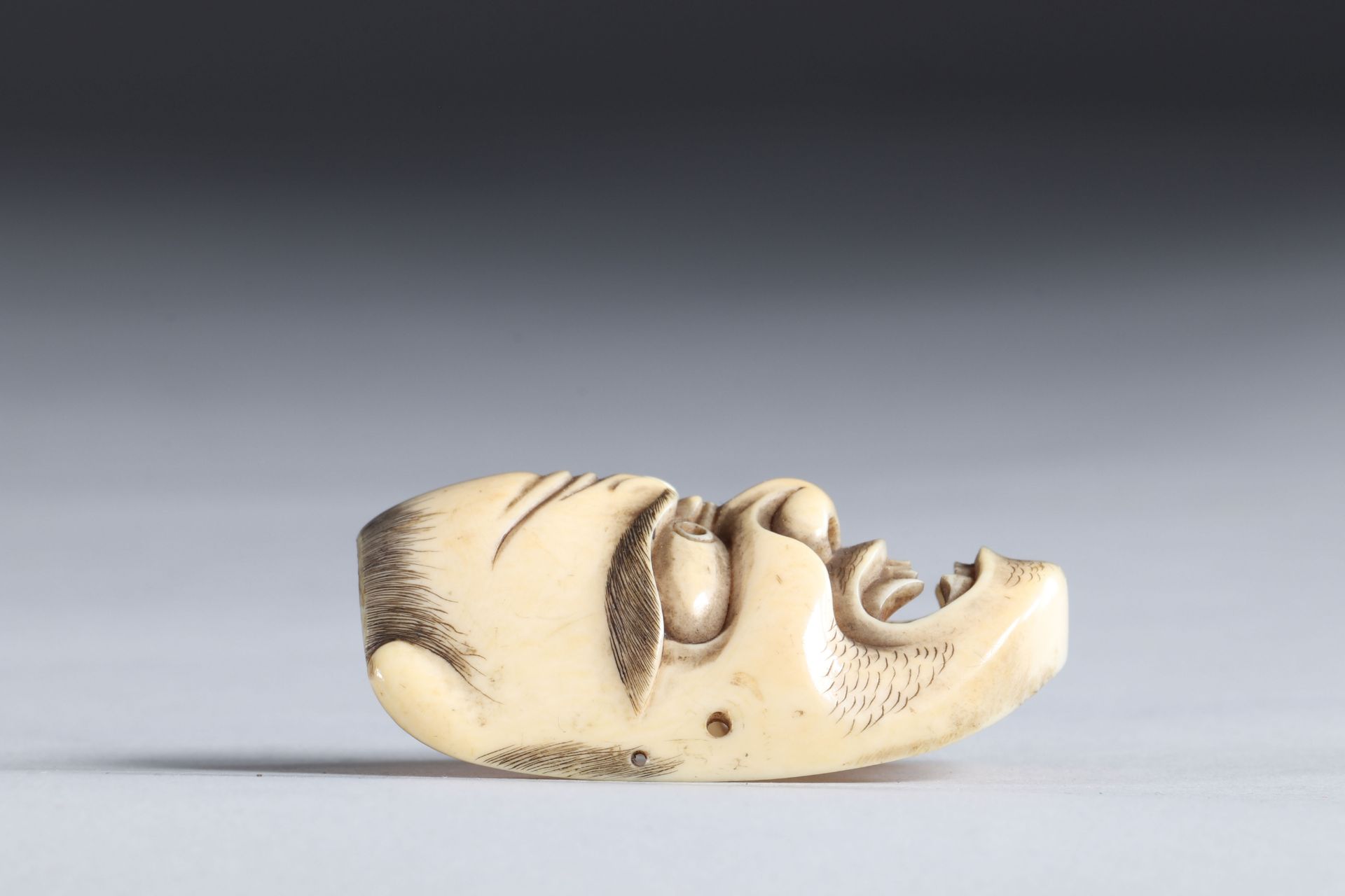 Netsuke / Okimono carved - a mask. Japan MEiji 19th period - Image 3 of 3