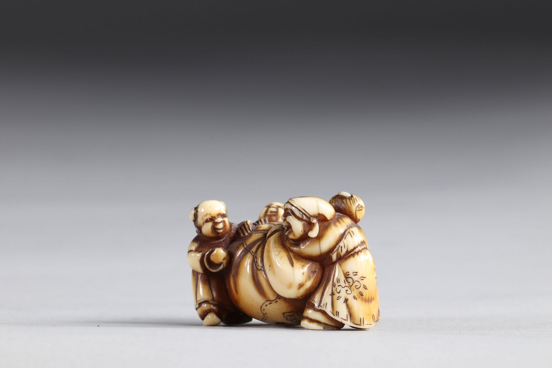 Netsuke carved character. Japan Edo period signature - Image 4 of 5