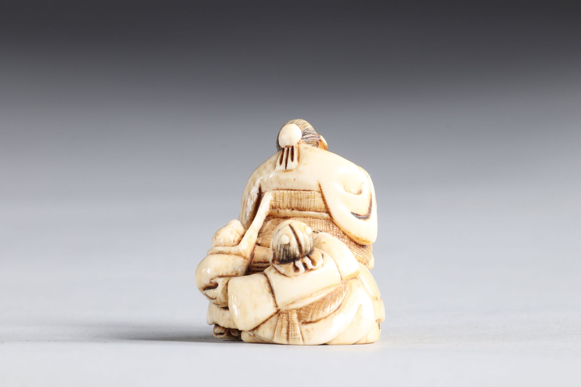 Netsuke carved - figures riding a turtle. Japan Meiji 19th century - Bild 4 aus 5