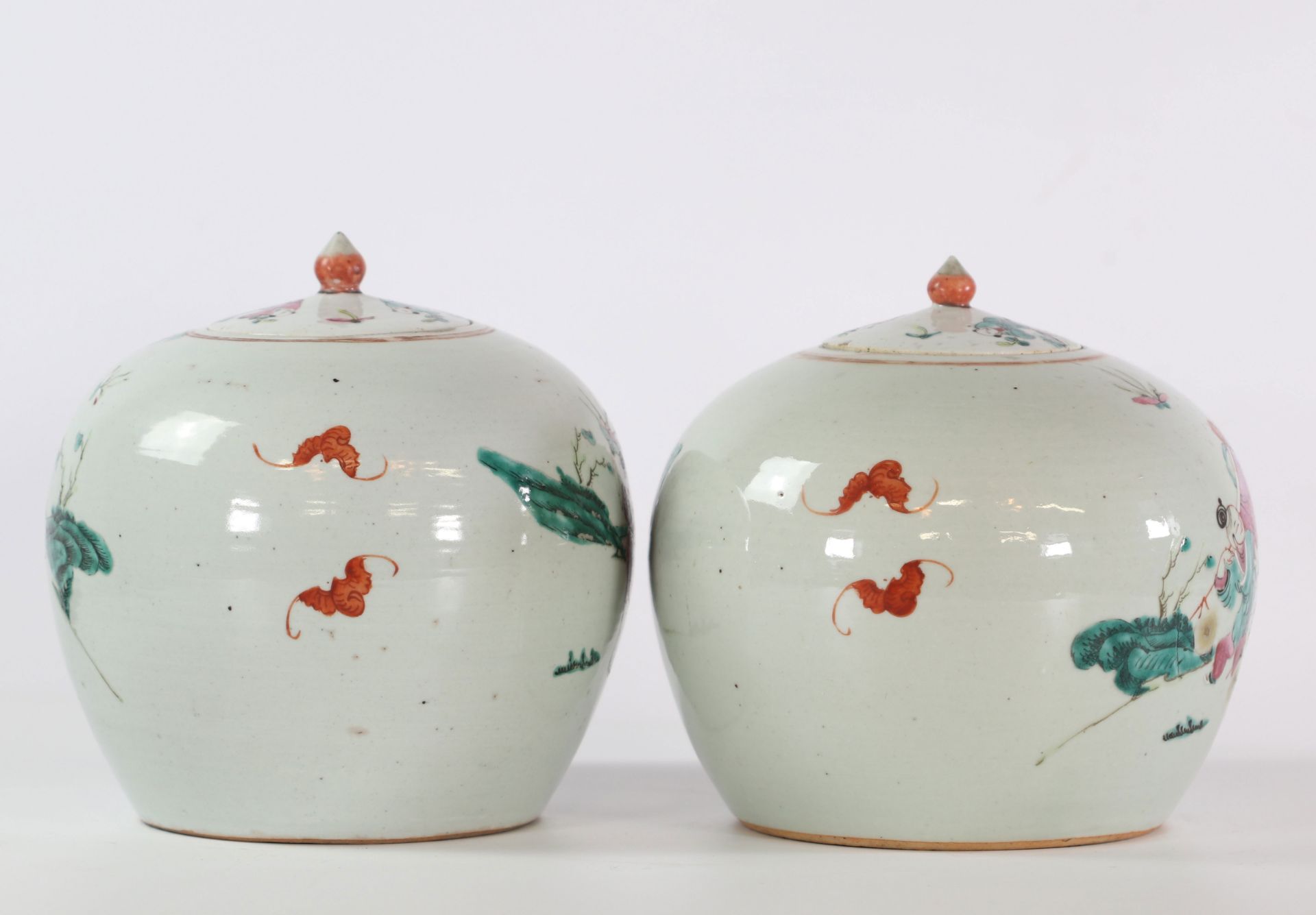 China pair of famille rose covered porcelain vase decorated with characters and dragons 19th - Image 3 of 5