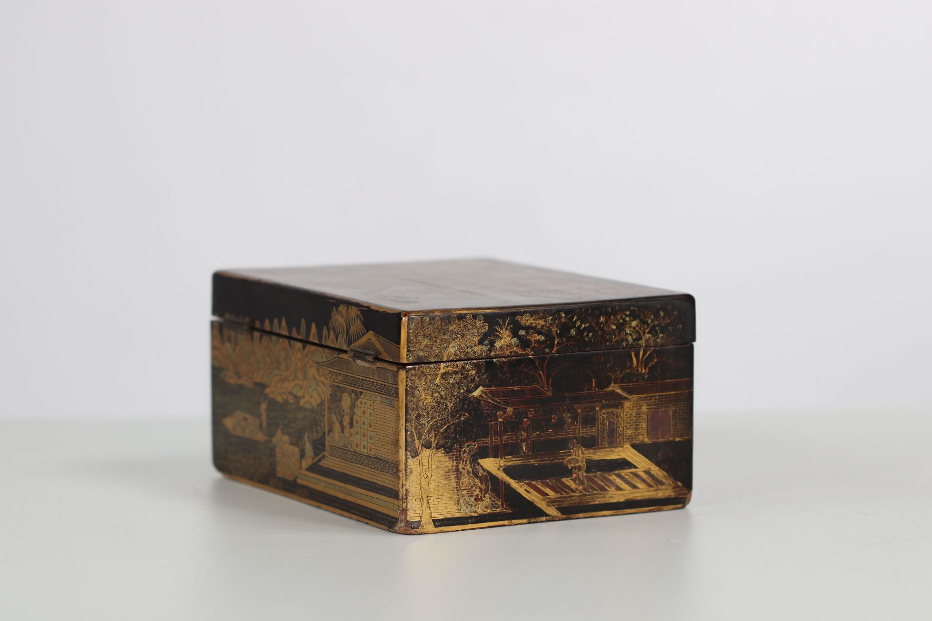 Chinese lacquer and gold box, 19th century China - Image 4 of 5