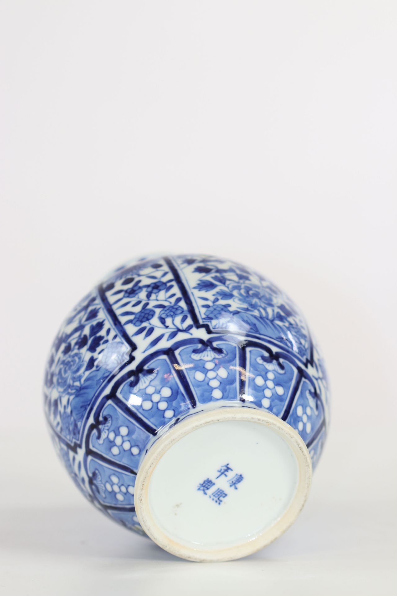 China blanc-bleu porcelain vase vegetable decor Qing dynasty 4 character mark - Image 4 of 4