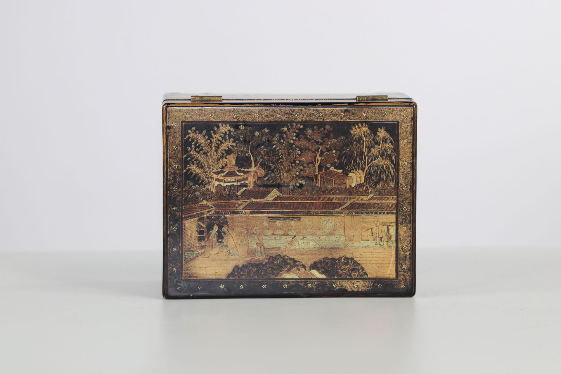 Chinese lacquer and gold box, 19th century China - Image 5 of 5