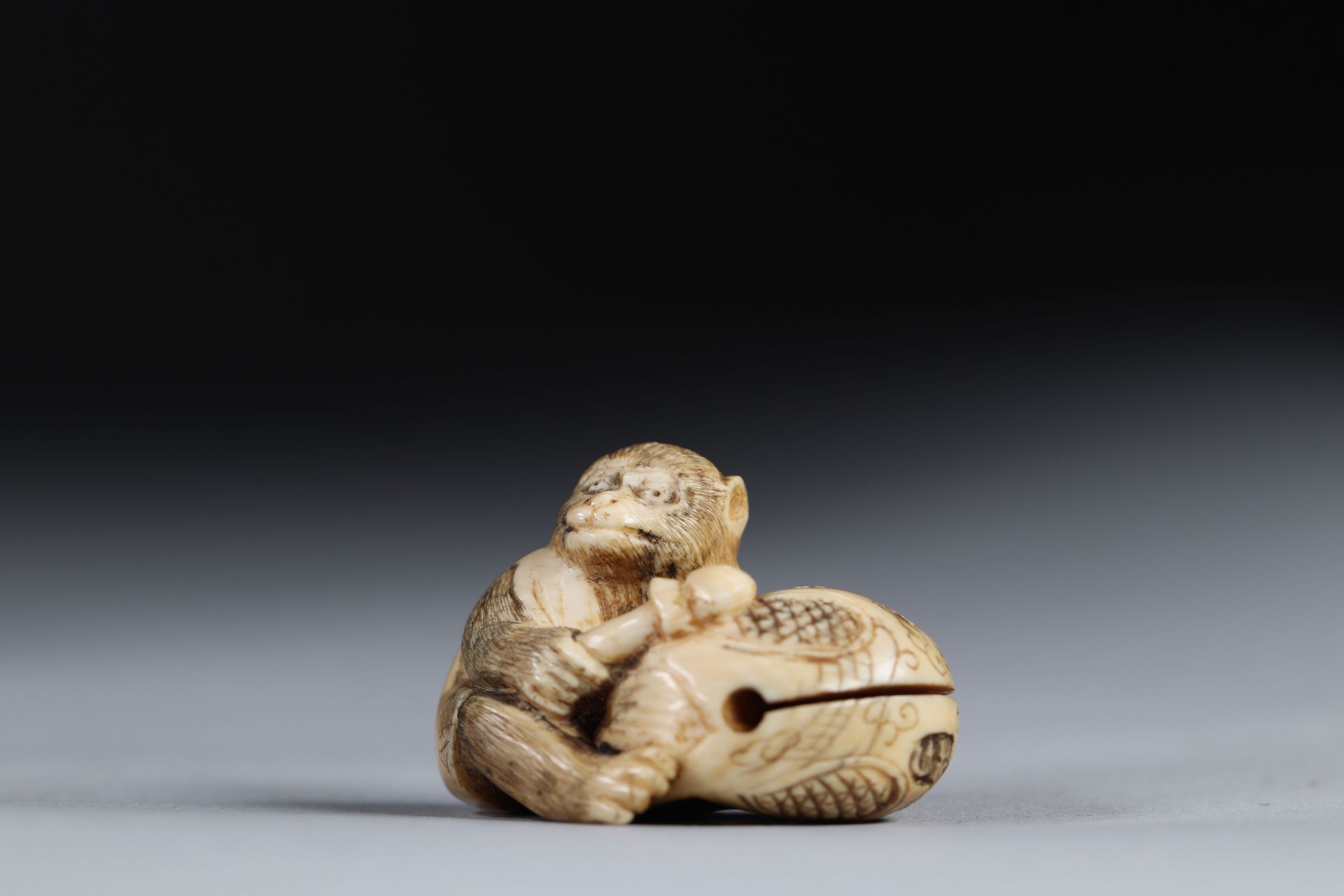 Netsuke carved - a musician monkey. Japan Meiji period around 1900