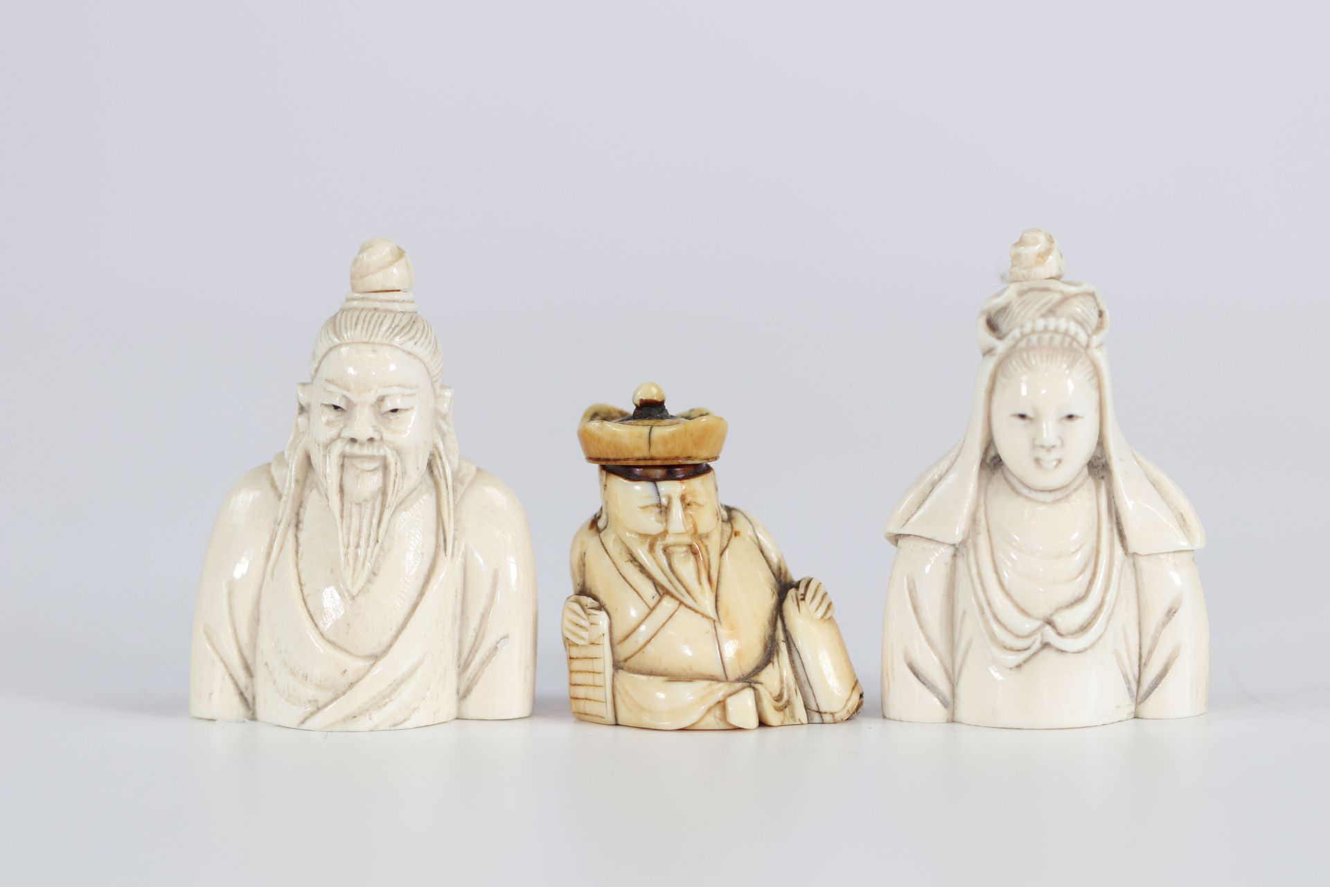 China lot of 3 snuffboxes carved with busts of 19th century figures