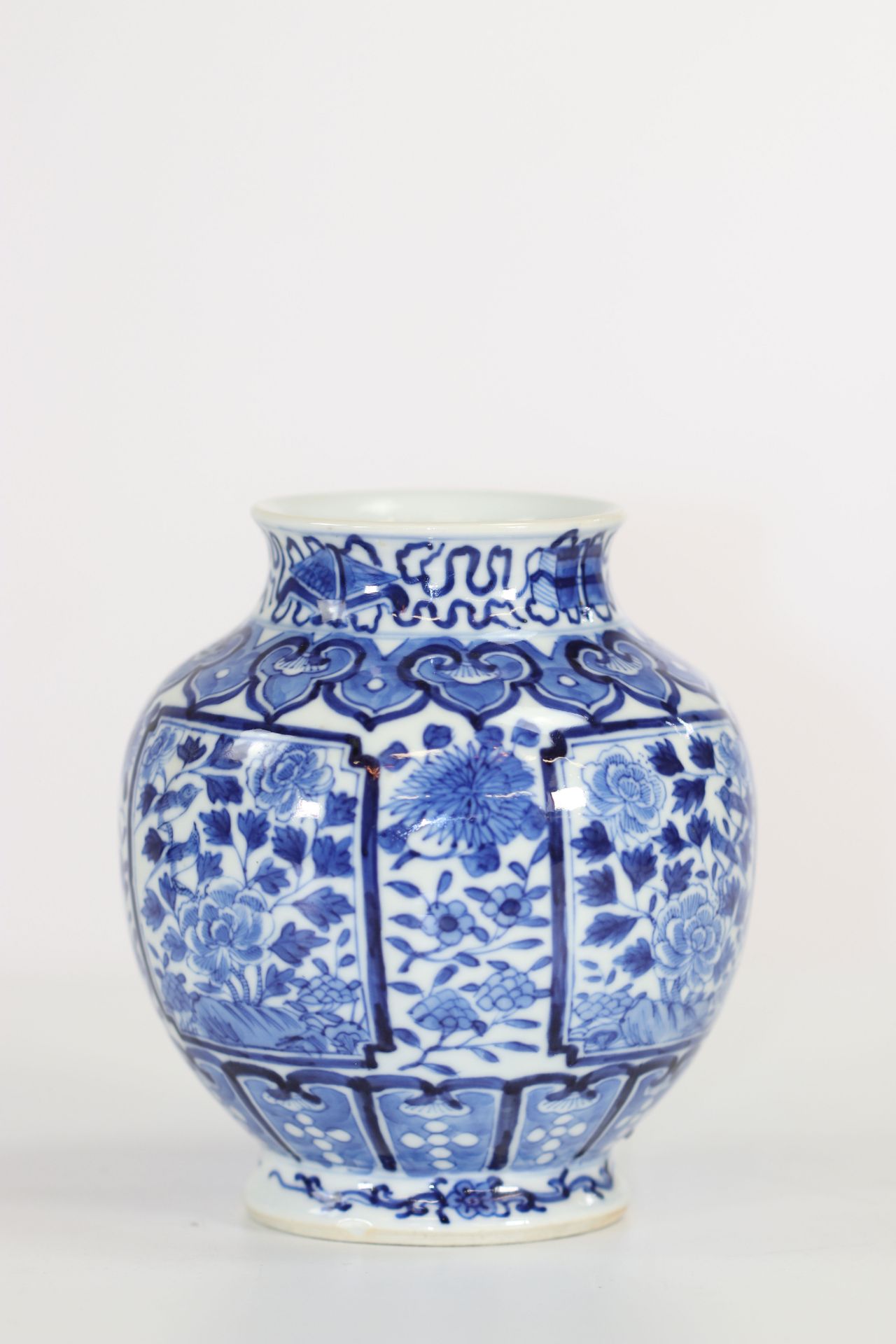 China blanc-bleu porcelain vase vegetable decor Qing dynasty 4 character mark - Image 2 of 4
