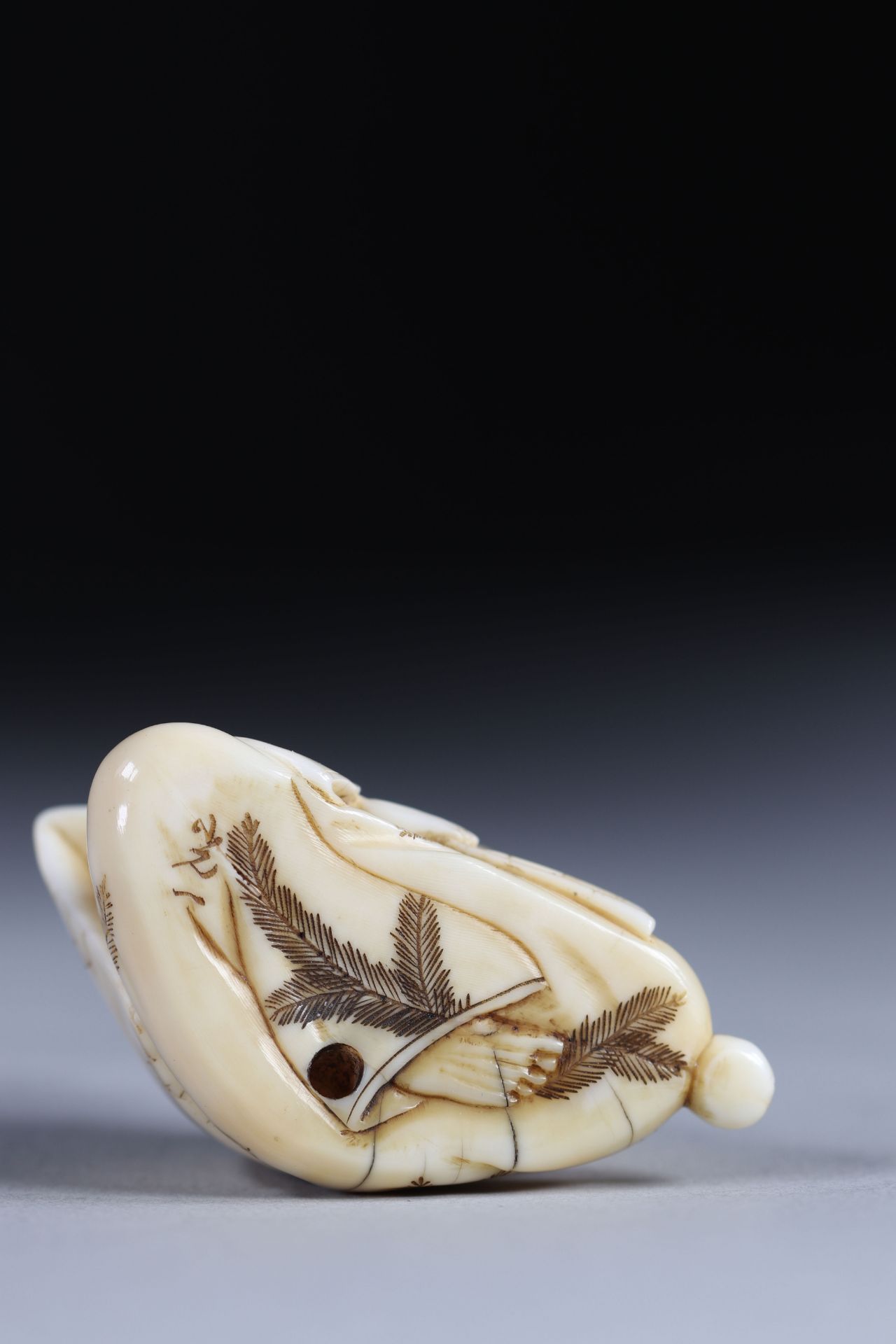 Netsuke carved - a character - a fan. Japan Meiji period around 1900 - Image 3 of 3