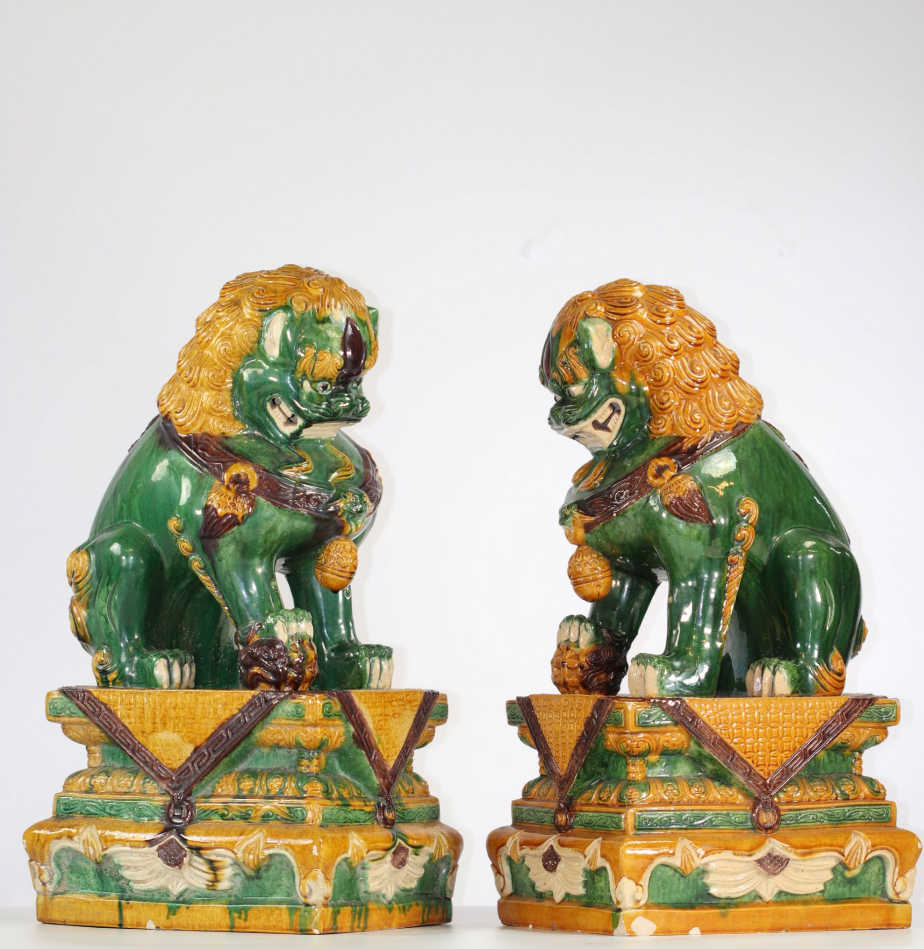 China pair of enamelled stoneware dog - Image 2 of 2