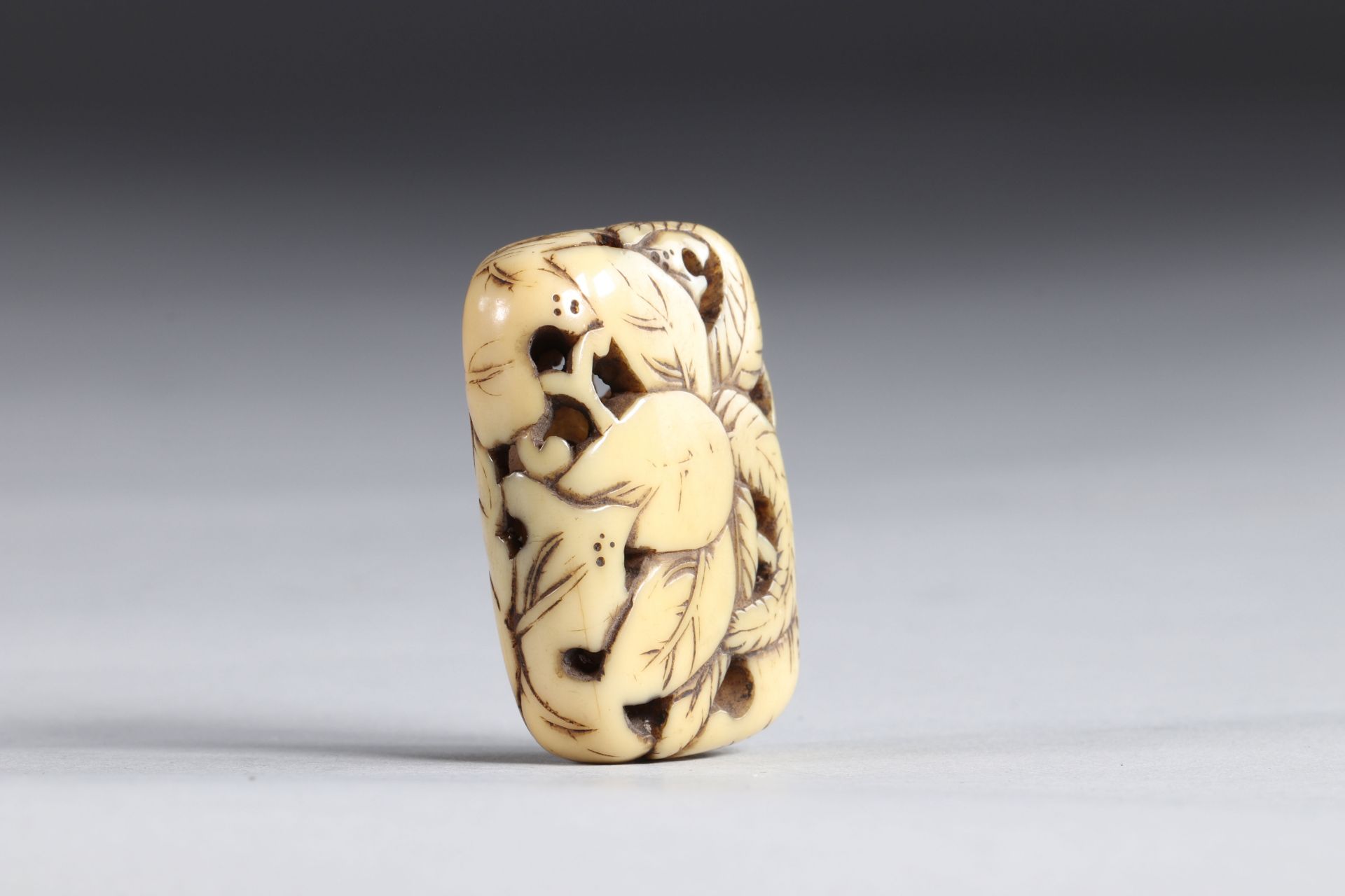 Netsuke Manju vegetable sculpture. Japan Edo period - Image 5 of 5