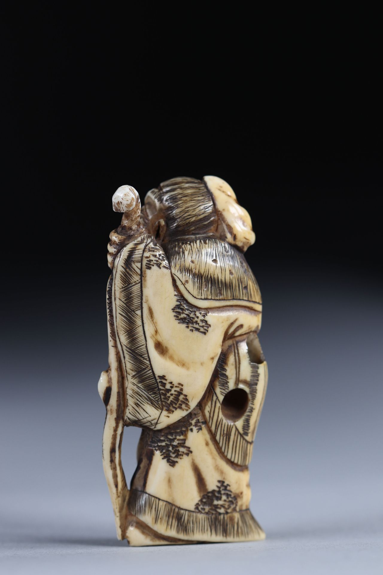 Netsuke carved - a character. Japan Meiji period around 1900 - Image 2 of 2