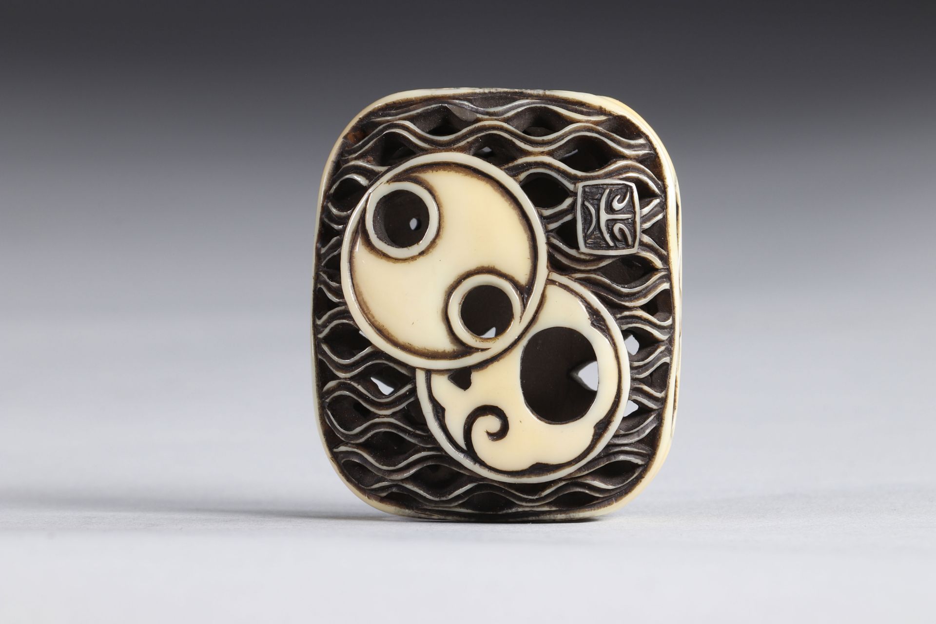 Netsuke Manju carved - a fine openwork decoration. Japan Edo period - Image 2 of 4