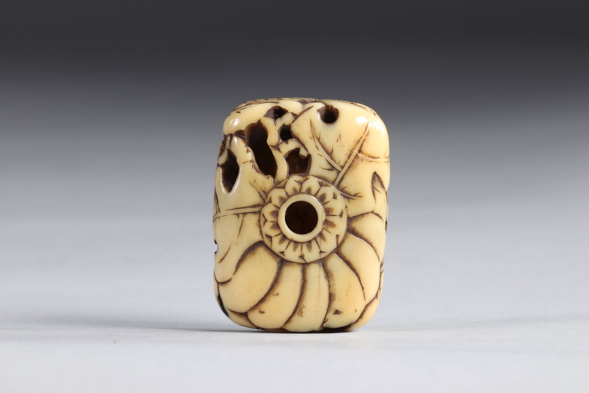 Netsuke Manju vegetable sculpture. Japan Edo period - Image 2 of 5