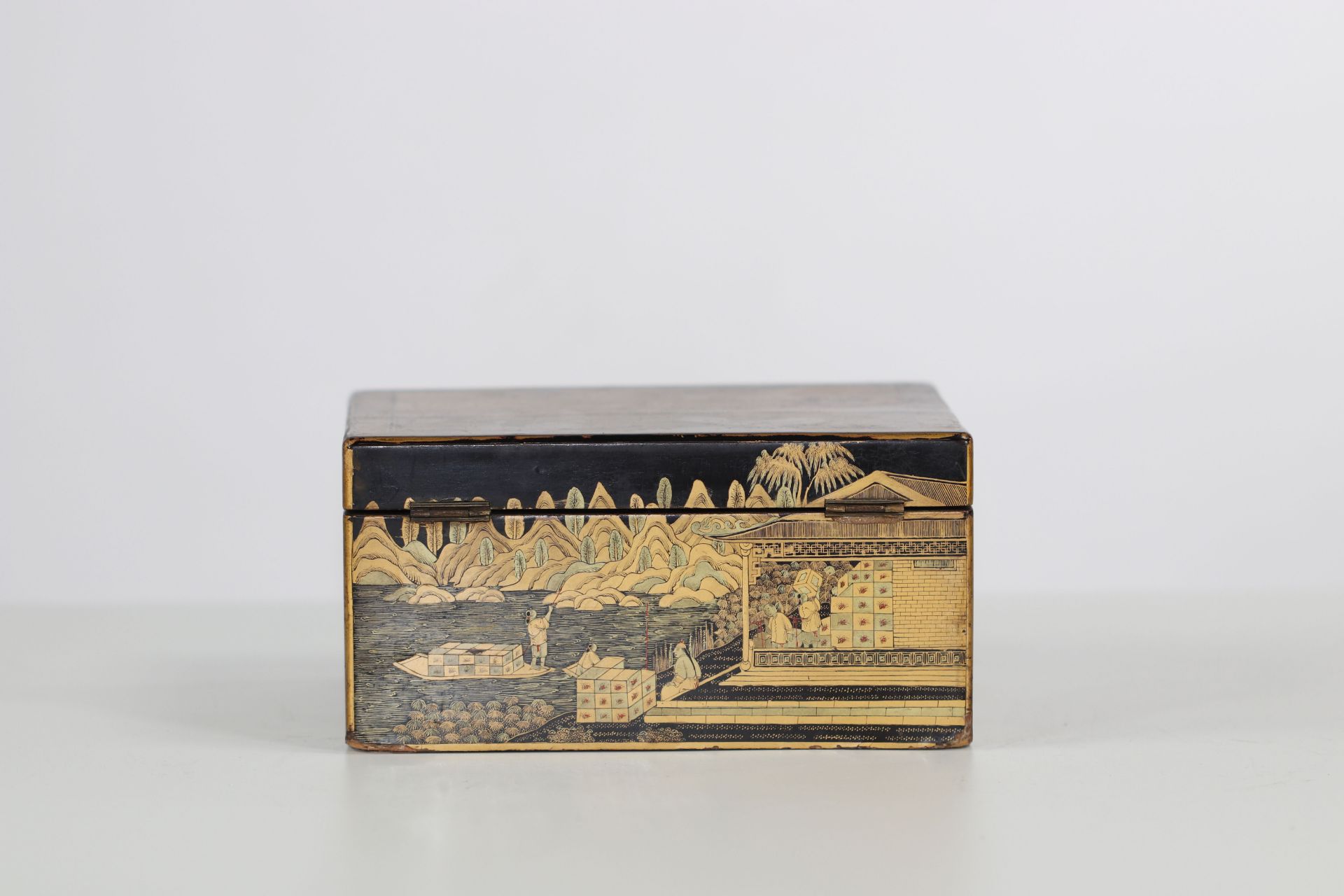 Chinese lacquer and gold box, 19th century China - Image 3 of 5