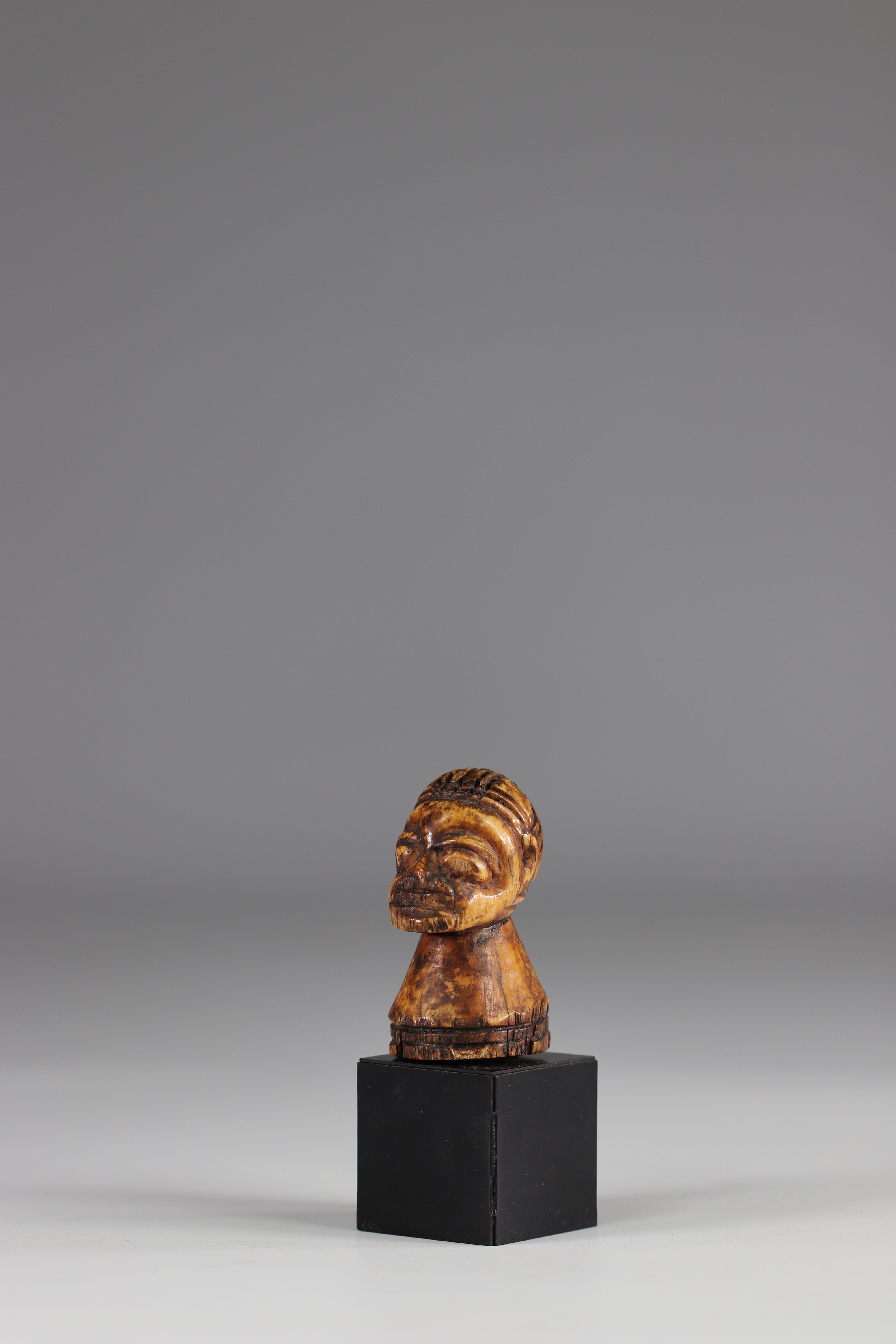 Small Yoruba head - beautiful patina - early 20th century - Nigeria