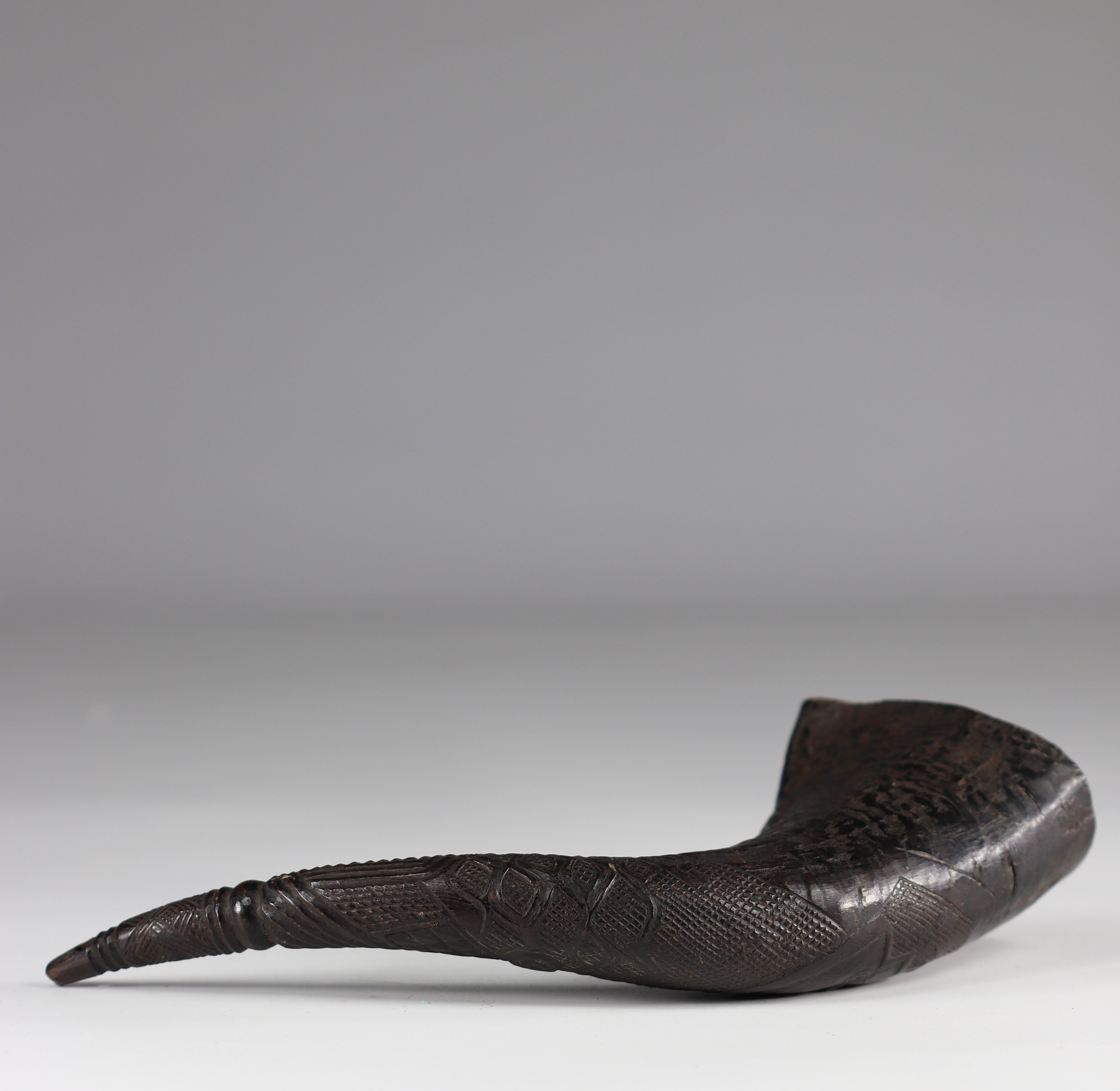 Beautiful buffalo horn decorated with a face used to consume palm wine - Kuba - early 20th century - - Image 2 of 3