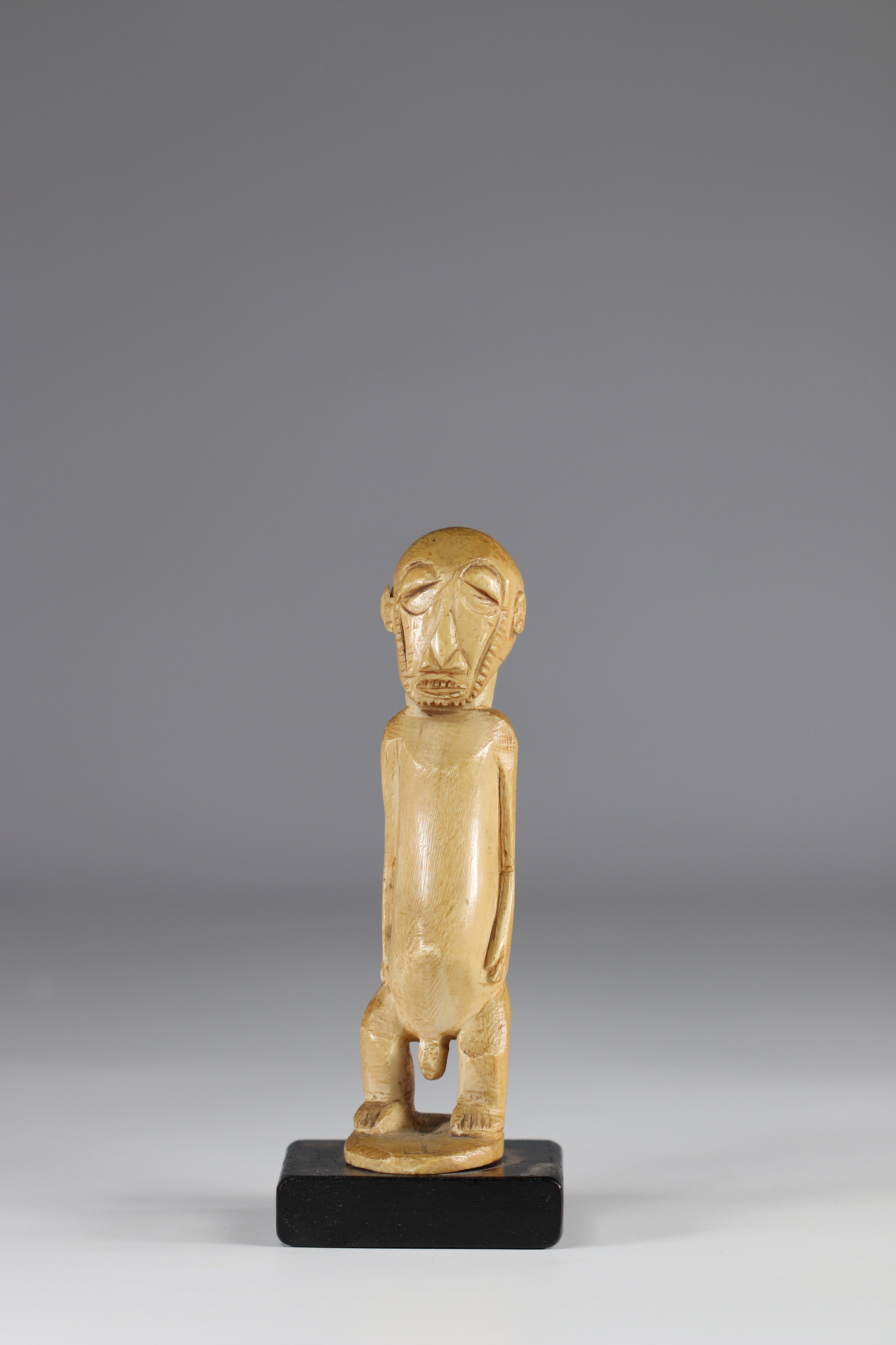 Boyo statuette - ivory - beautiful patina - coll. private Belgian - early 20th century - DRC - Afric