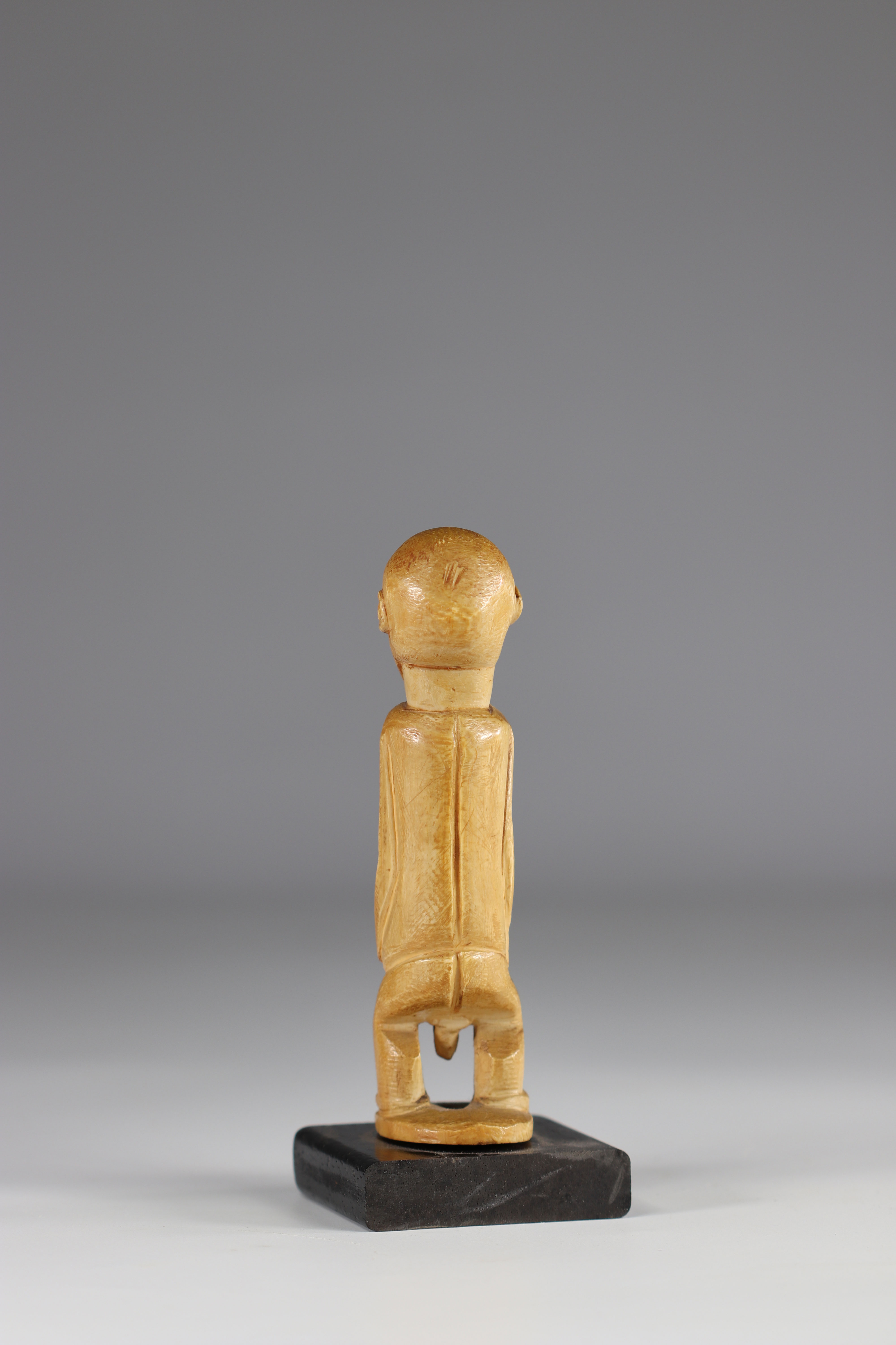 Boyo statuette - ivory - beautiful patina - coll. private Belgian - early 20th century - DRC - Afric - Image 2 of 4