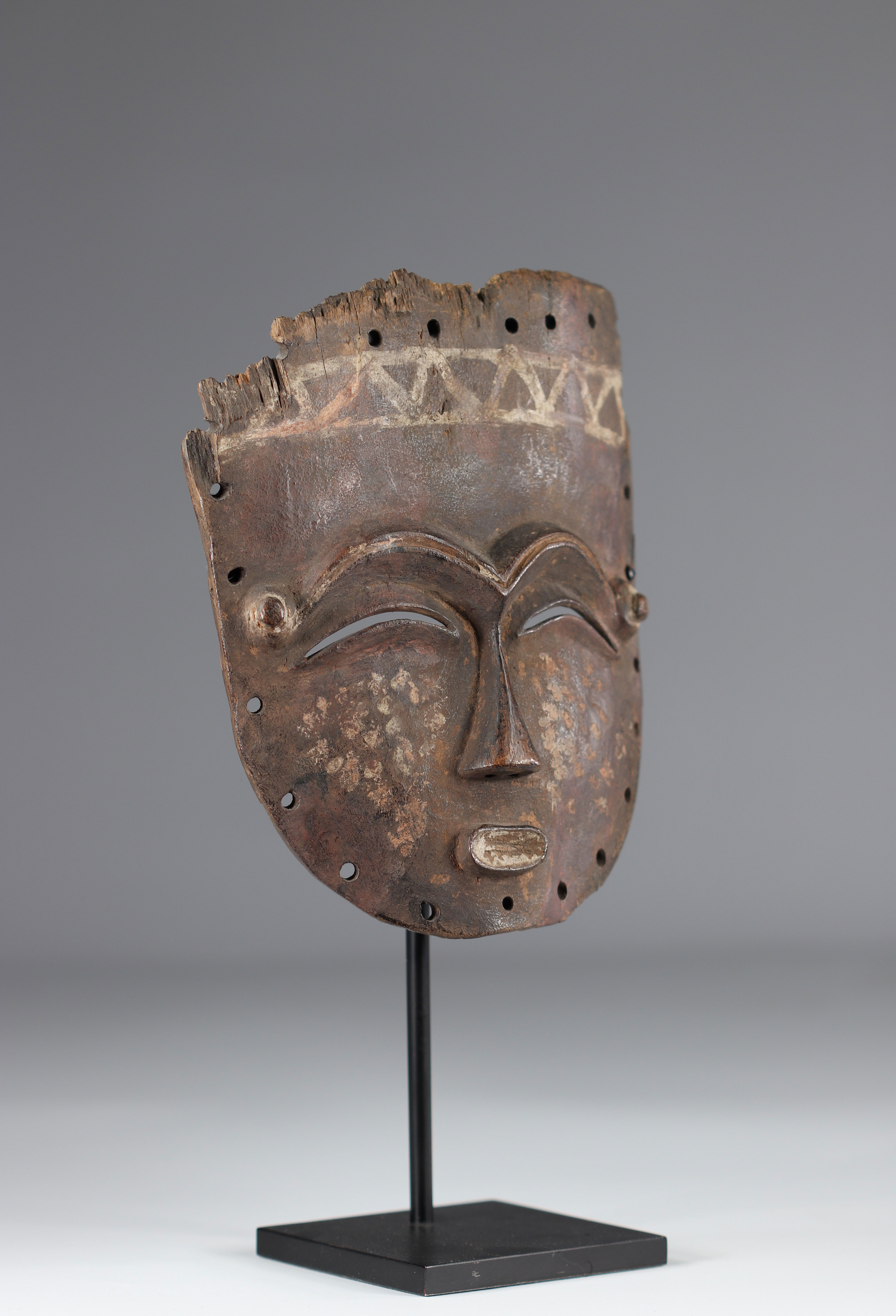Rare and very old Lele mask - DRC, traces of use, natural pigments from the early 20th century - Image 2 of 5