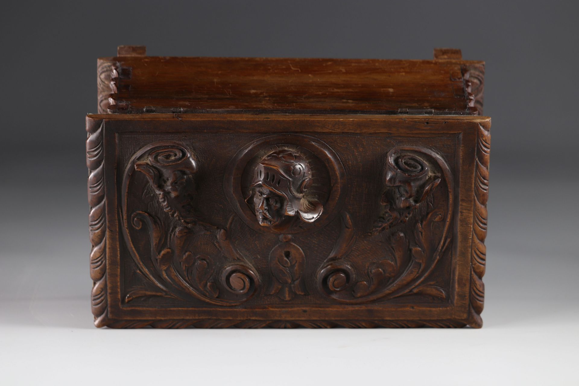 Carved wooden box - Image 4 of 4